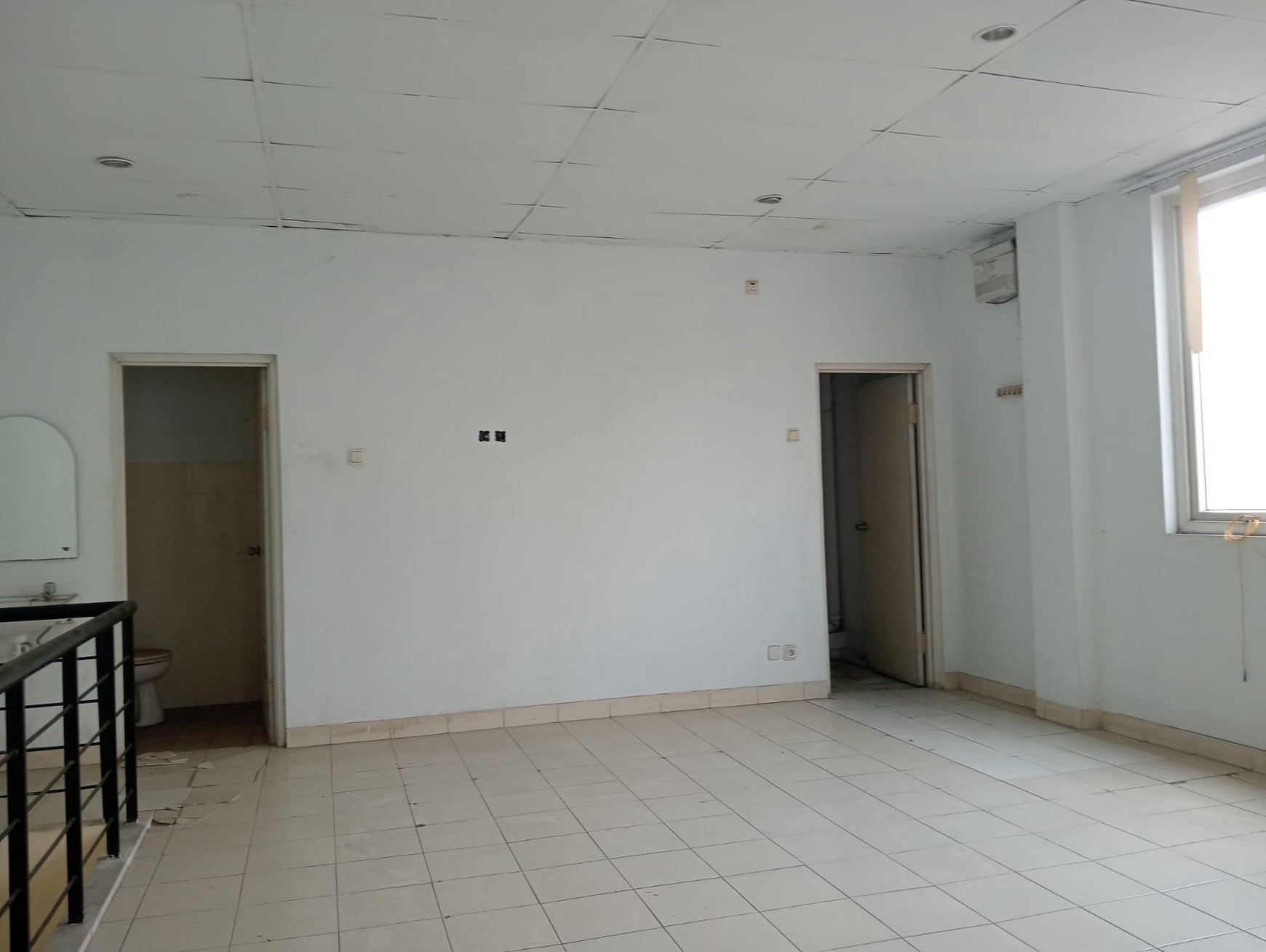 disewa ruko strategis dekat jalan pahlawan seribu golden boulevard bsd city siap huni