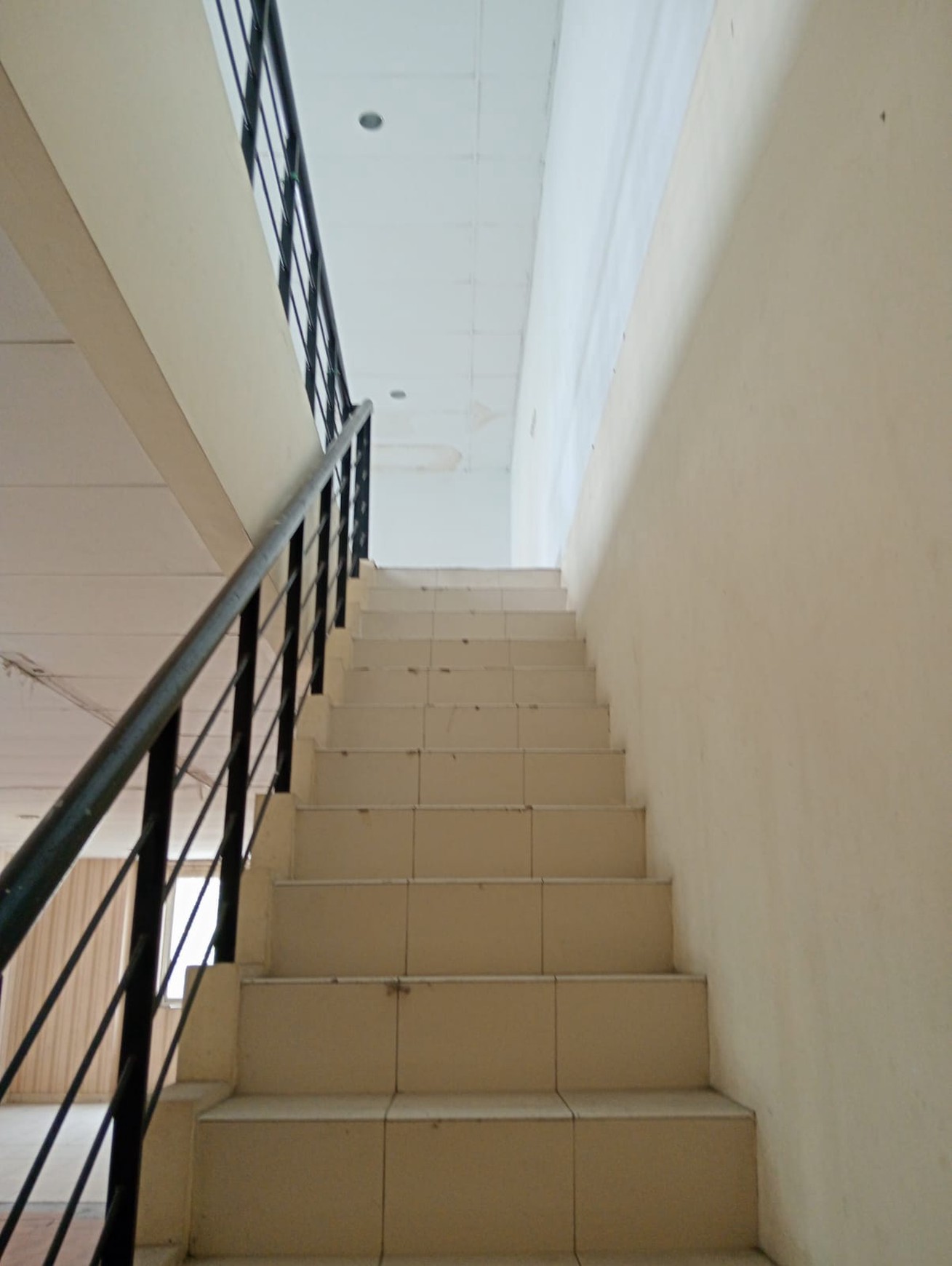 disewa ruko strategis dekat jalan pahlawan seribu golden boulevard bsd city siap huni