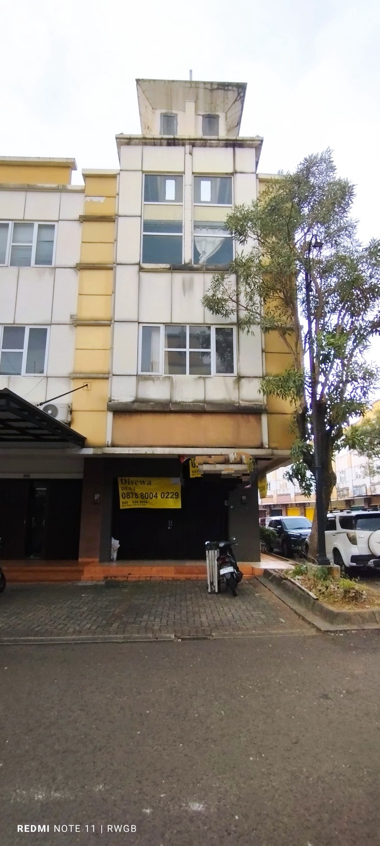 disewa ruko strategis dekat jalan pahlawan seribu golden boulevard bsd city siap huni