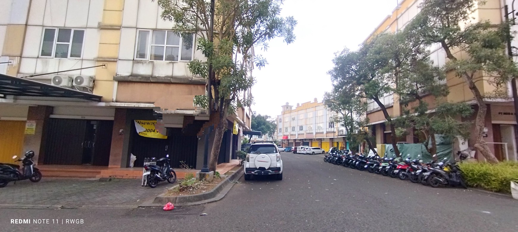 disewa ruko strategis dekat jalan pahlawan seribu golden boulevard bsd city siap huni