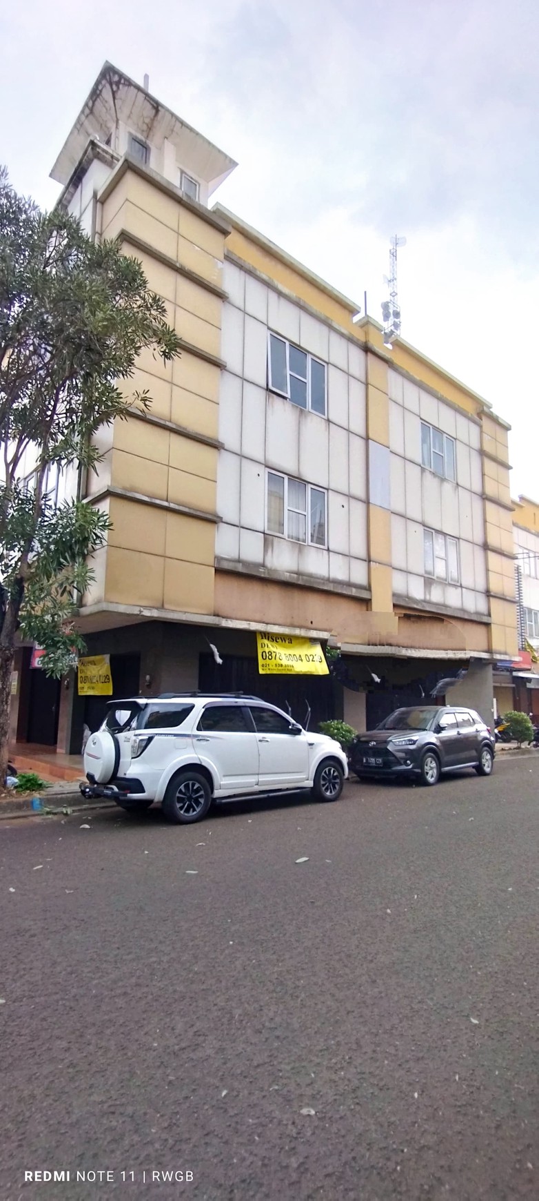 disewa ruko strategis dekat jalan pahlawan seribu golden boulevard bsd city siap huni