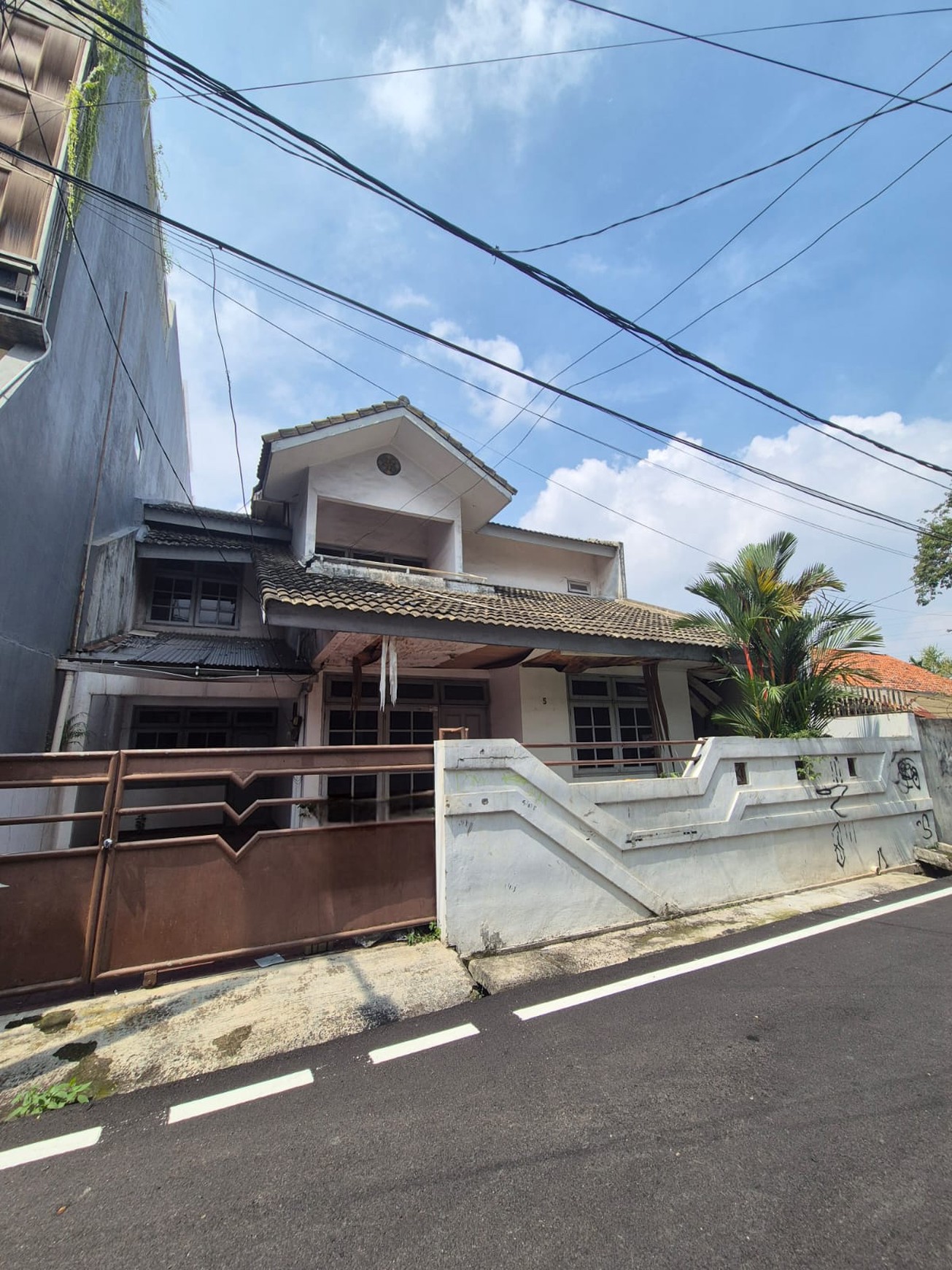 Dijual rumah hitung tanah di lingkungan yang tenang di Cideng, jakarta pusat