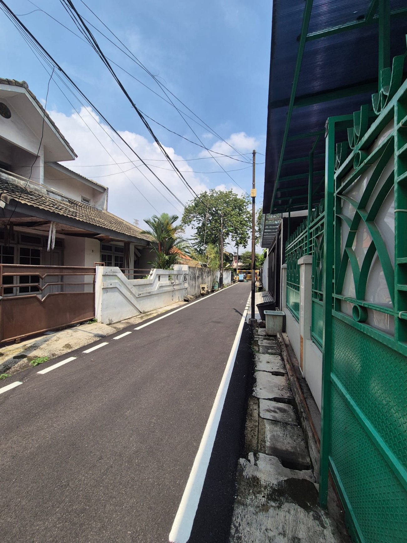 Dijual rumah hitung tanah di lingkungan yang tenang di Cideng, jakarta pusat