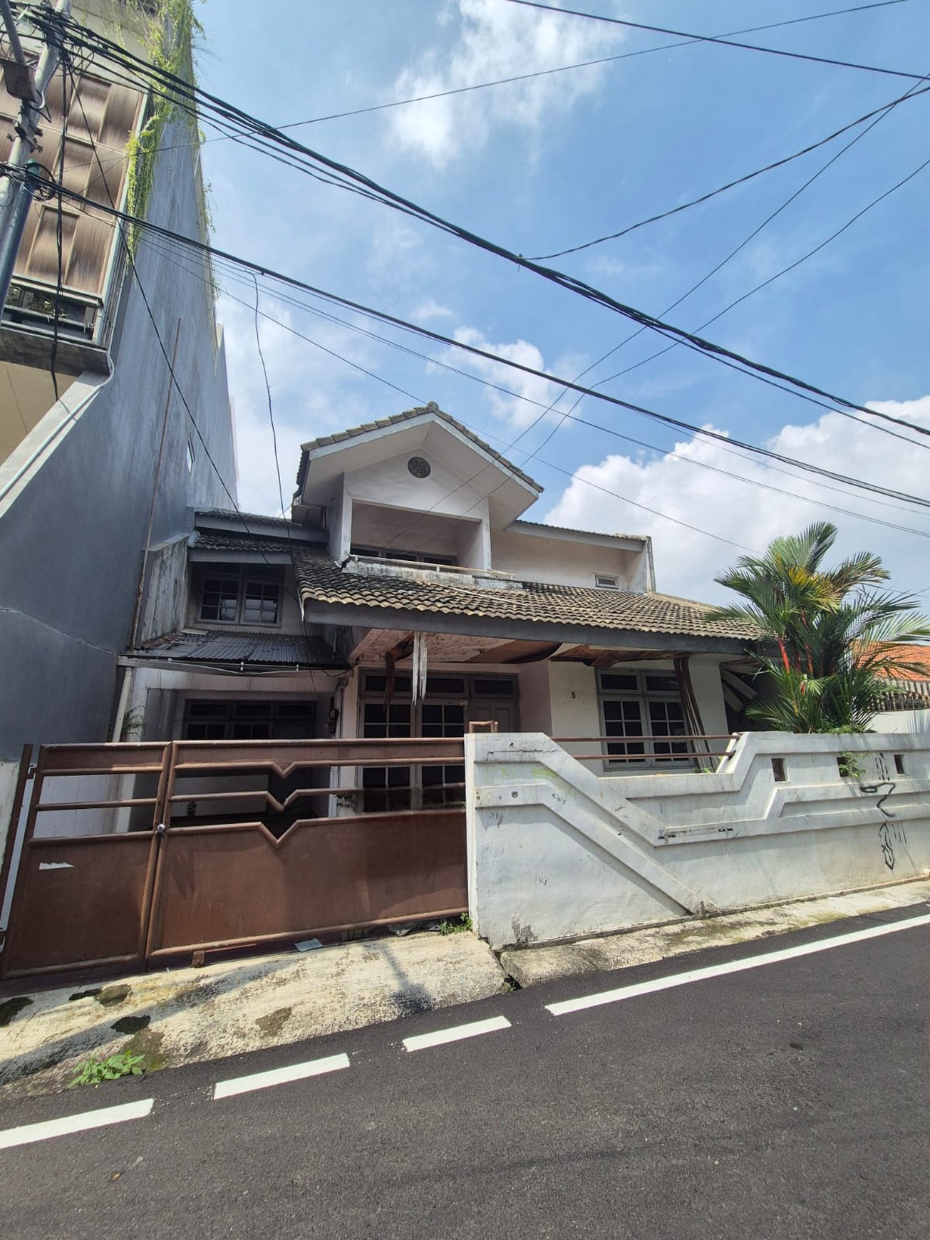 Dijual rumah hitung tanah di lingkungan yang tenang di Cideng, jakarta pusat