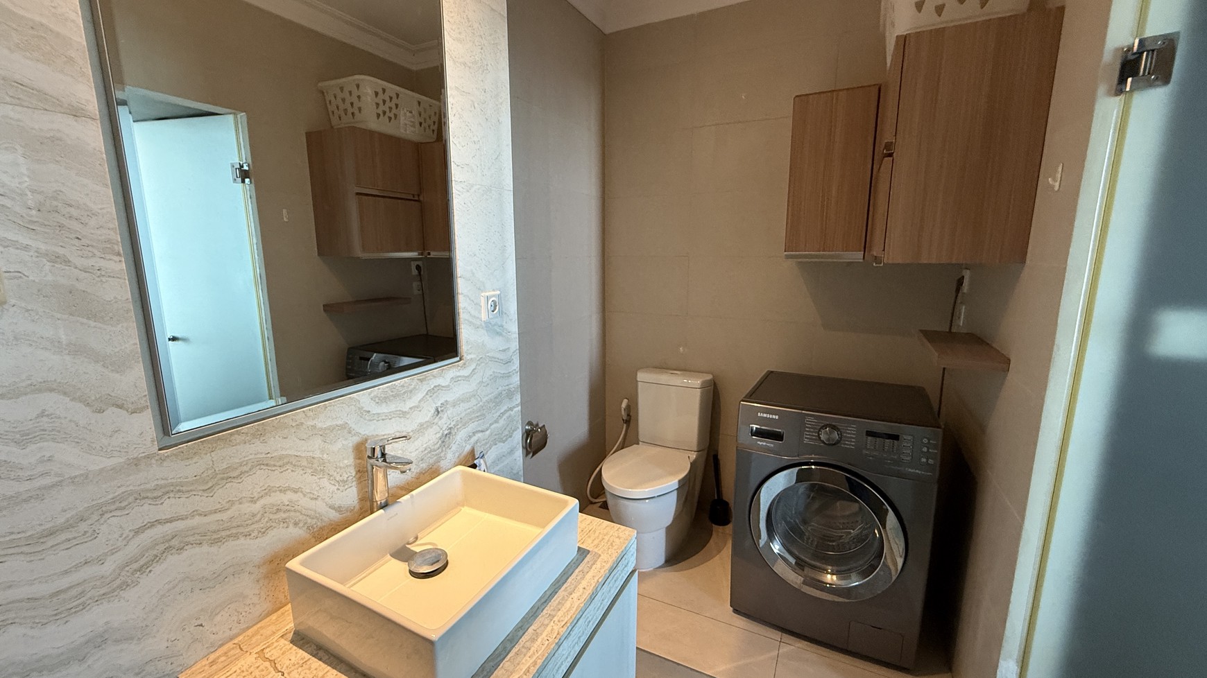 APARTMENT RESIDENCE 8, SENOPATI, JAKARTA SELATAN