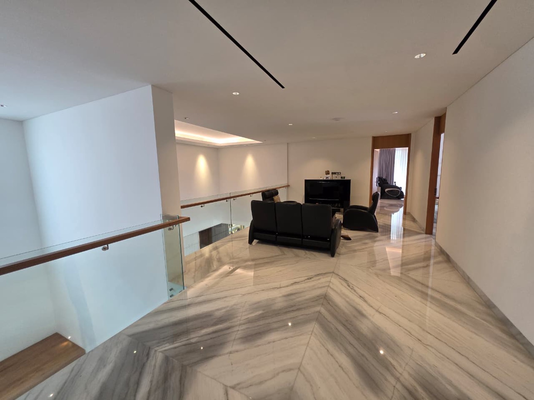 jual rumah mewah salah satu kawasan elite bsd city, telaga golf bsd city, strategis tengah kota asri banyak pepohonan