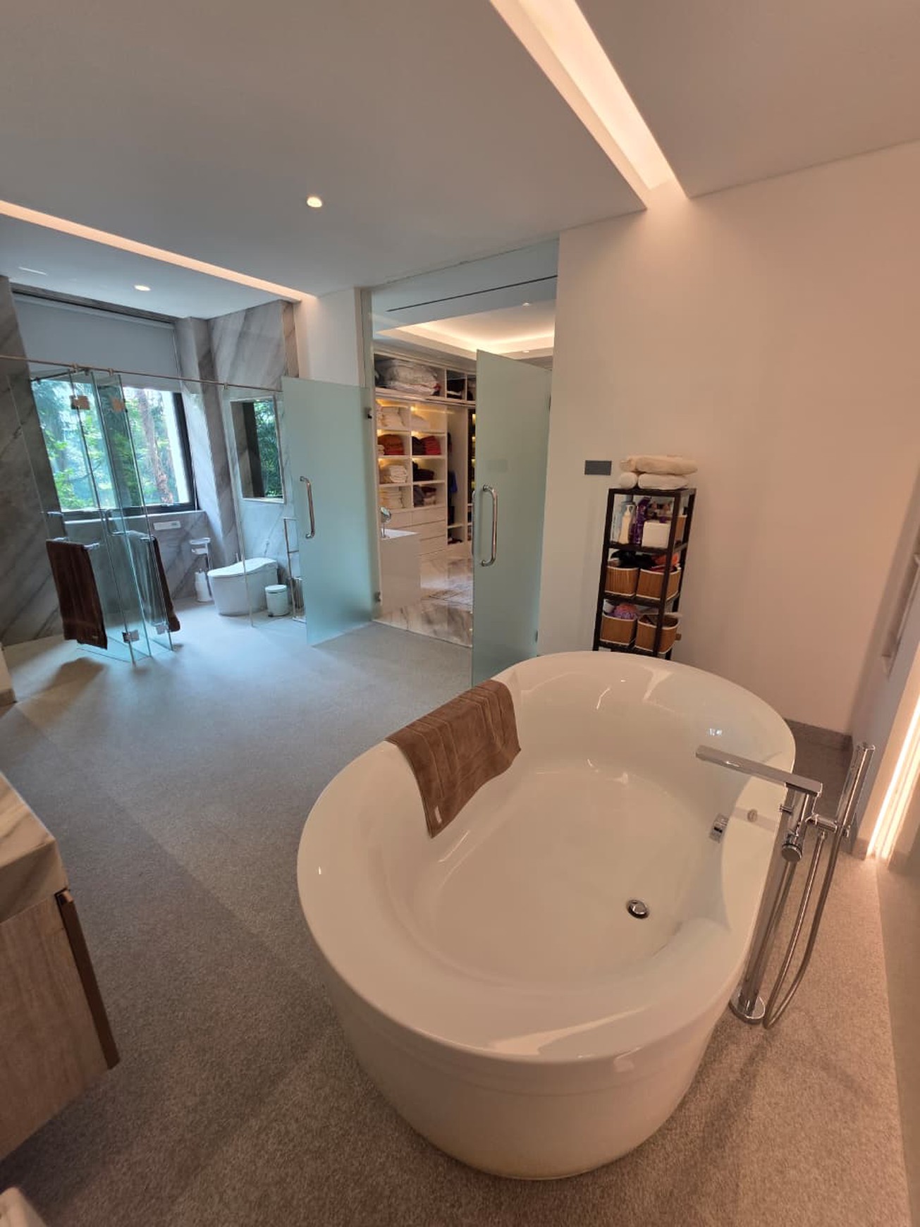 jual rumah mewah salah satu kawasan elite bsd city, telaga golf bsd city, strategis tengah kota asri banyak pepohonan