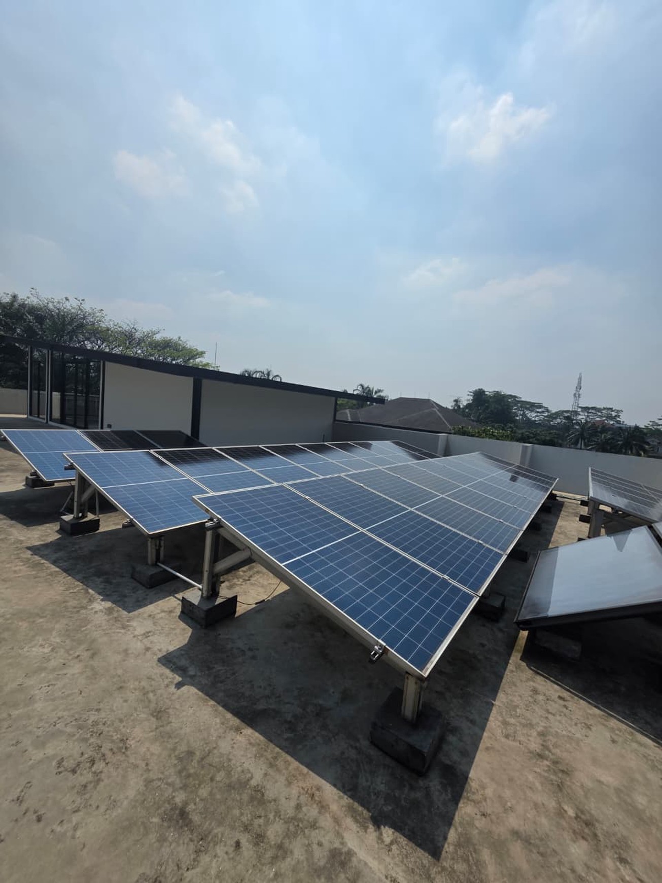 jual rumah mewah salah satu kawasan elite bsd city, telaga golf bsd city, strategis tengah kota asri banyak pepohonan