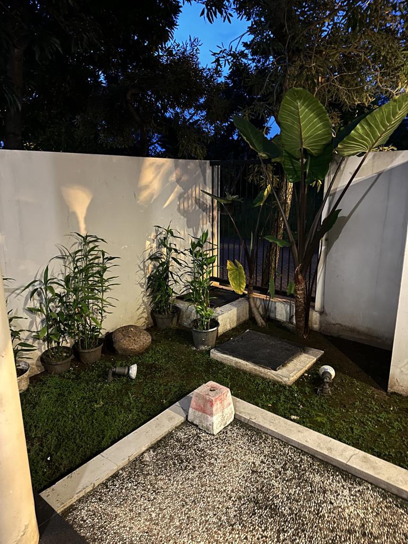 Dijual Cepat Rumah Alam Galaxy Surabaya Barat