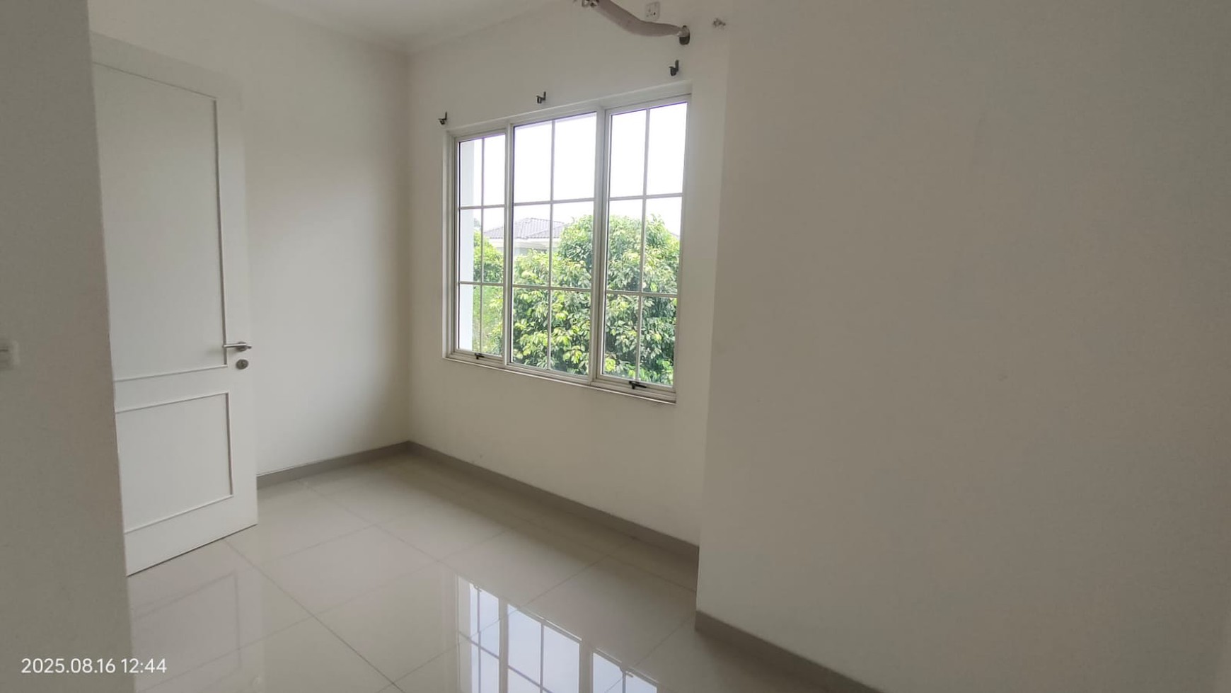 Rumah 2 Lantai di Perumahan Suvarna Sutera Tanggerang