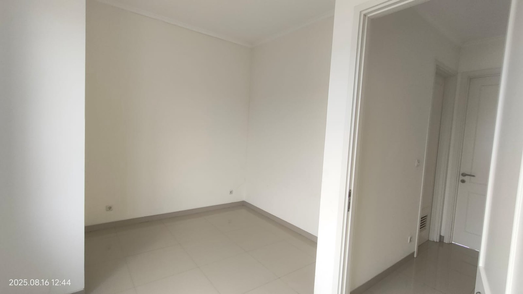 Rumah 2 Lantai di Perumahan Suvarna Sutera Tanggerang