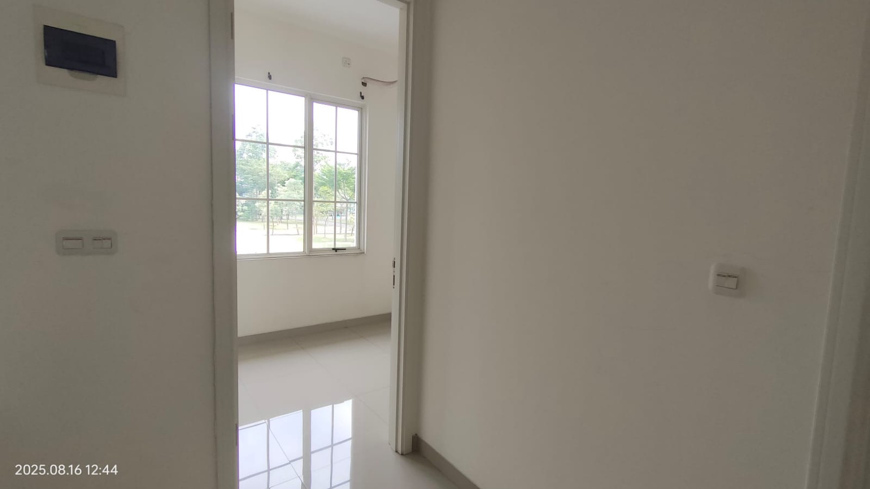Rumah 2 Lantai di Perumahan Suvarna Sutera Tanggerang