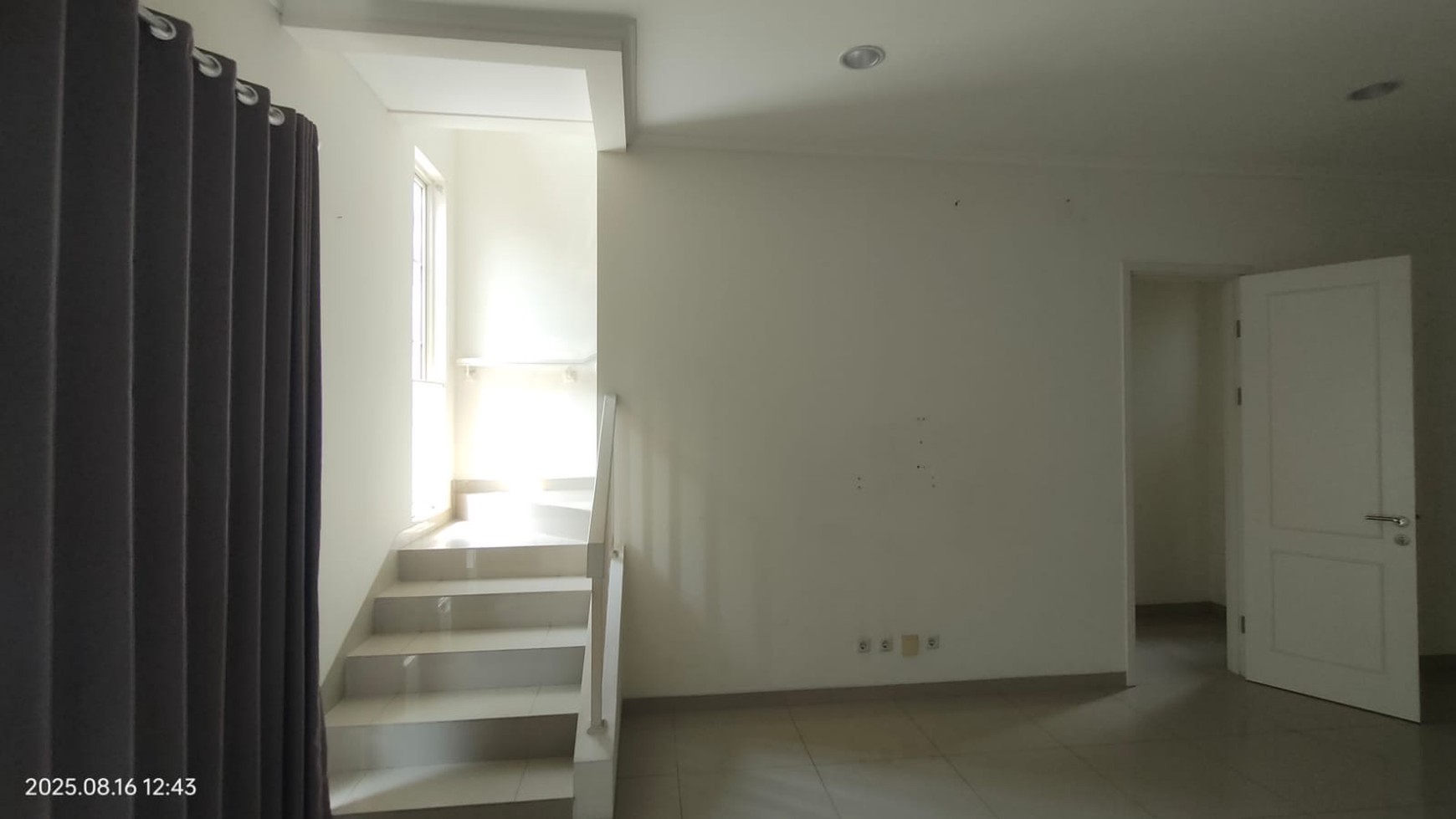 Rumah 2 Lantai di Perumahan Suvarna Sutera Tanggerang
