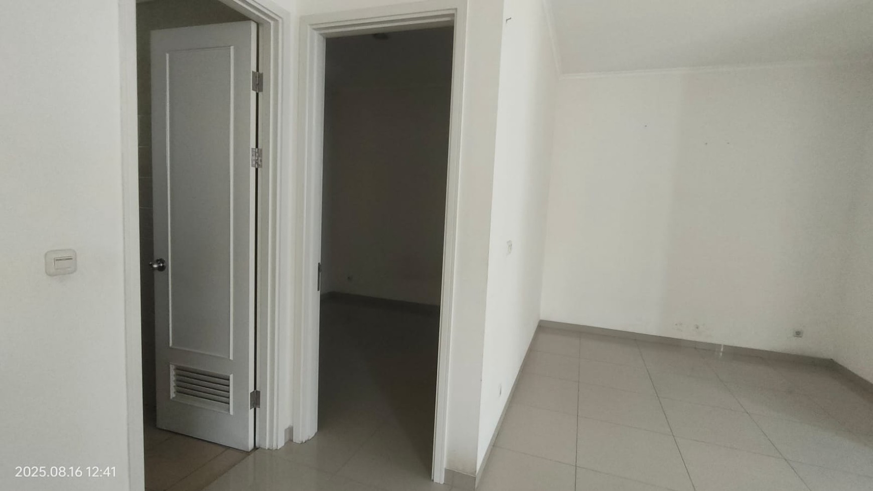 Rumah 2 Lantai di Perumahan Suvarna Sutera Tanggerang