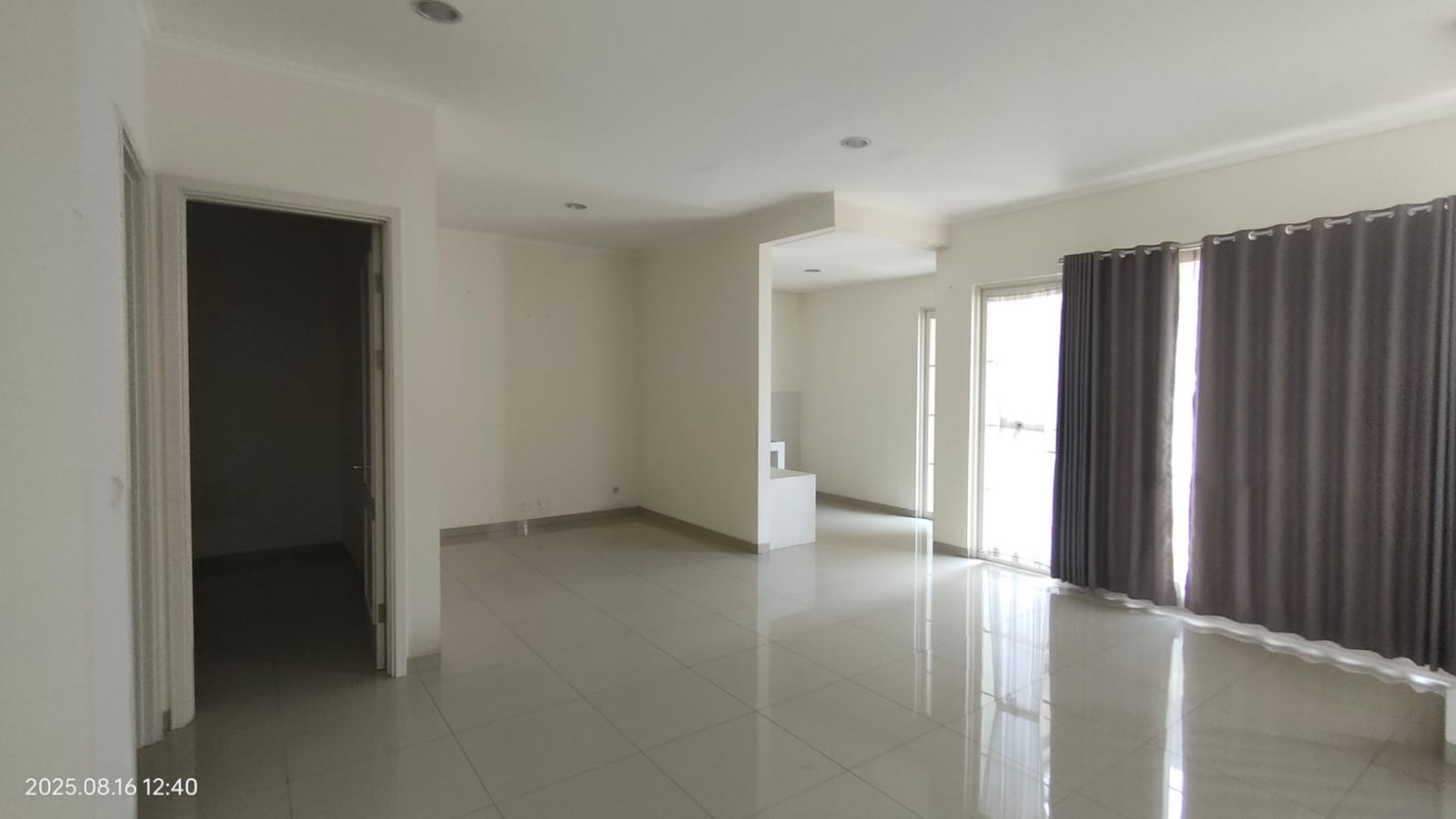 Rumah 2 Lantai di Perumahan Suvarna Sutera Tanggerang