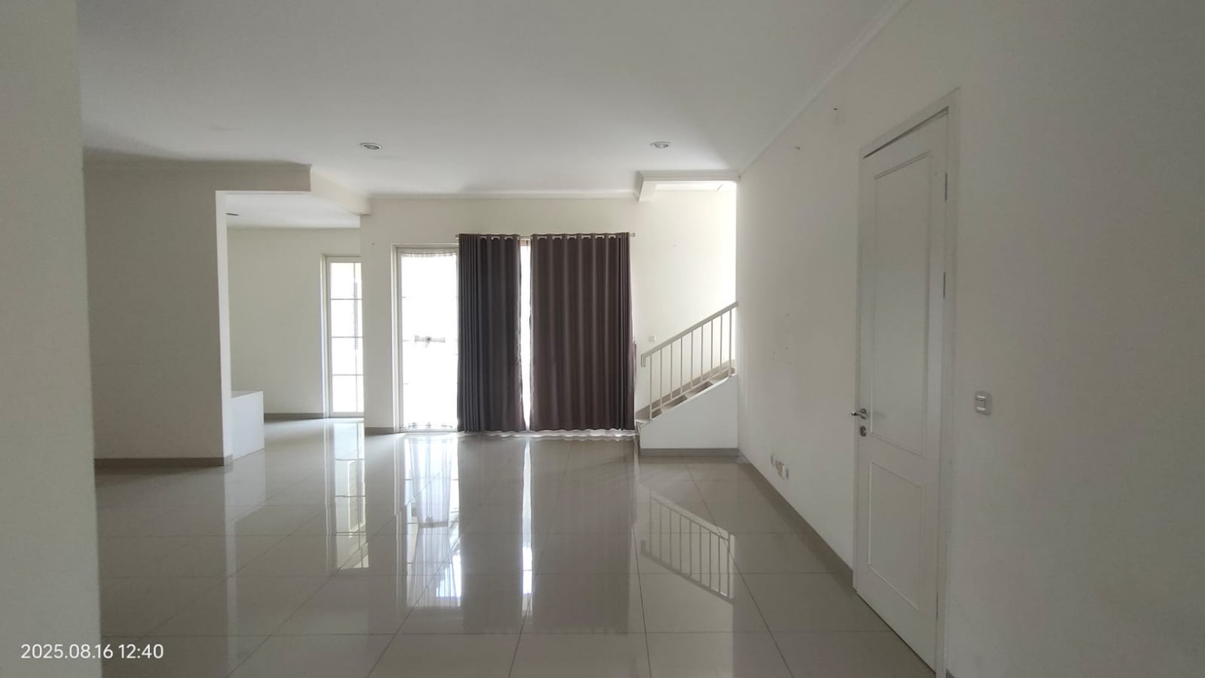Rumah 2 Lantai di Perumahan Suvarna Sutera Tanggerang