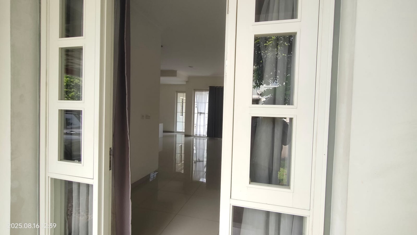 Rumah 2 Lantai di Perumahan Suvarna Sutera Tanggerang