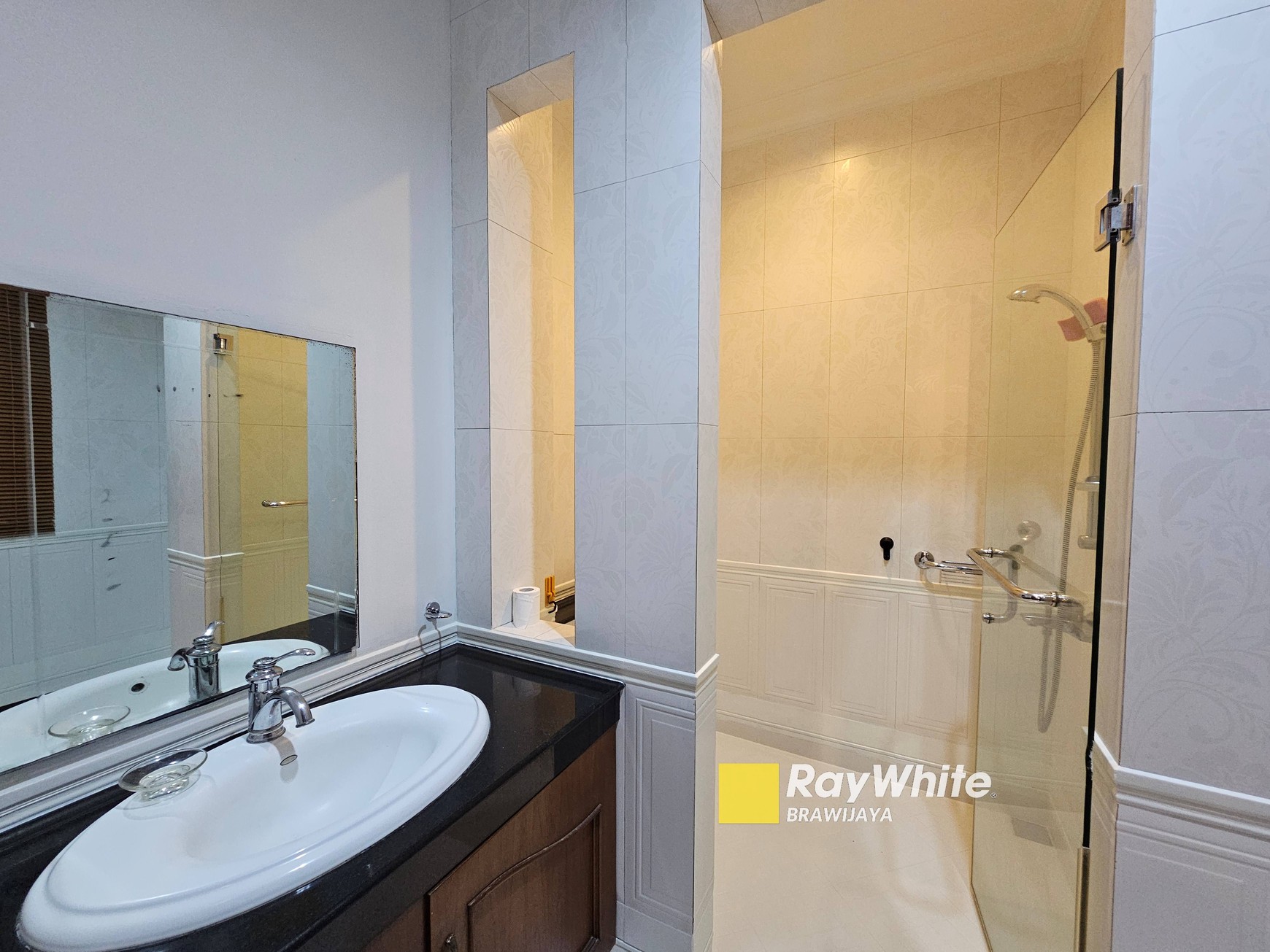 Rumah di Jalan Keuangan, Cilandak, Jakarta Selatan, 1 km ke MRT Fatmawati, Private Pool, Furnished