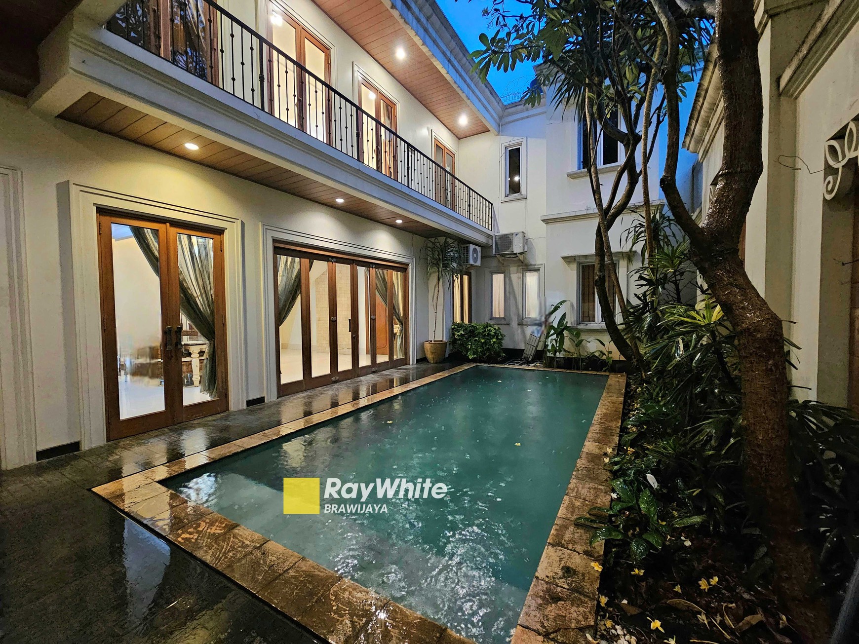 Rumah Di Jalan Keuangan, Cilandak, Jakarta Selatan, Hanya 1 km ke Stasiun MRT Fatmawati, Private Pool