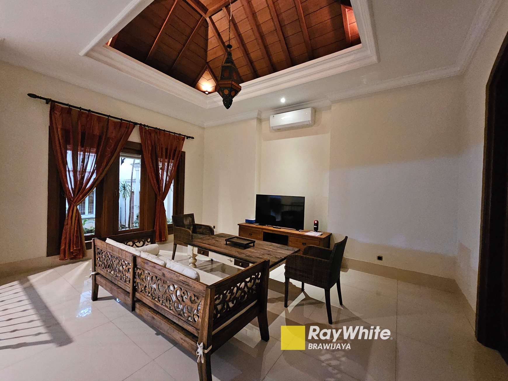 Rumah Di Jalan Keuangan, Cilandak, Jakarta Selatan, Hanya 1 km ke Stasiun MRT Fatmawati, Private Pool