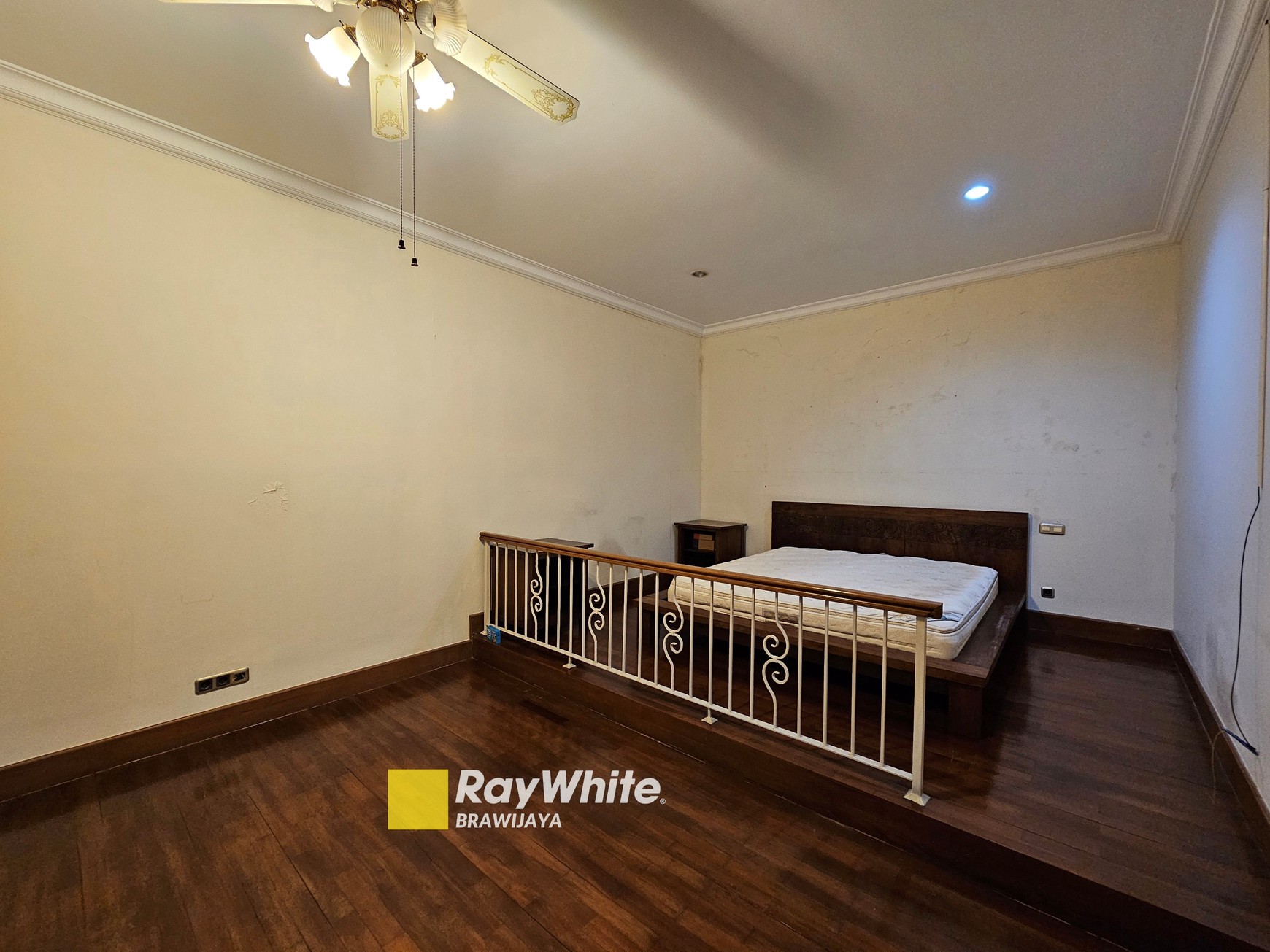 Rumah Di Jalan Keuangan, Cilandak, Jakarta Selatan, Hanya 1 km ke Stasiun MRT Fatmawati, Private Pool