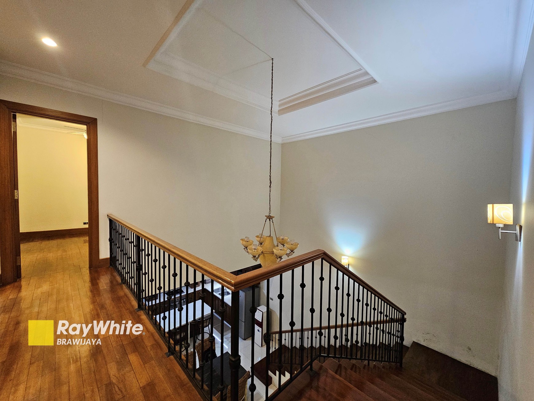 Rumah Di Jalan Keuangan, Cilandak, Jakarta Selatan, Hanya 1 km ke Stasiun MRT Fatmawati, Private Pool