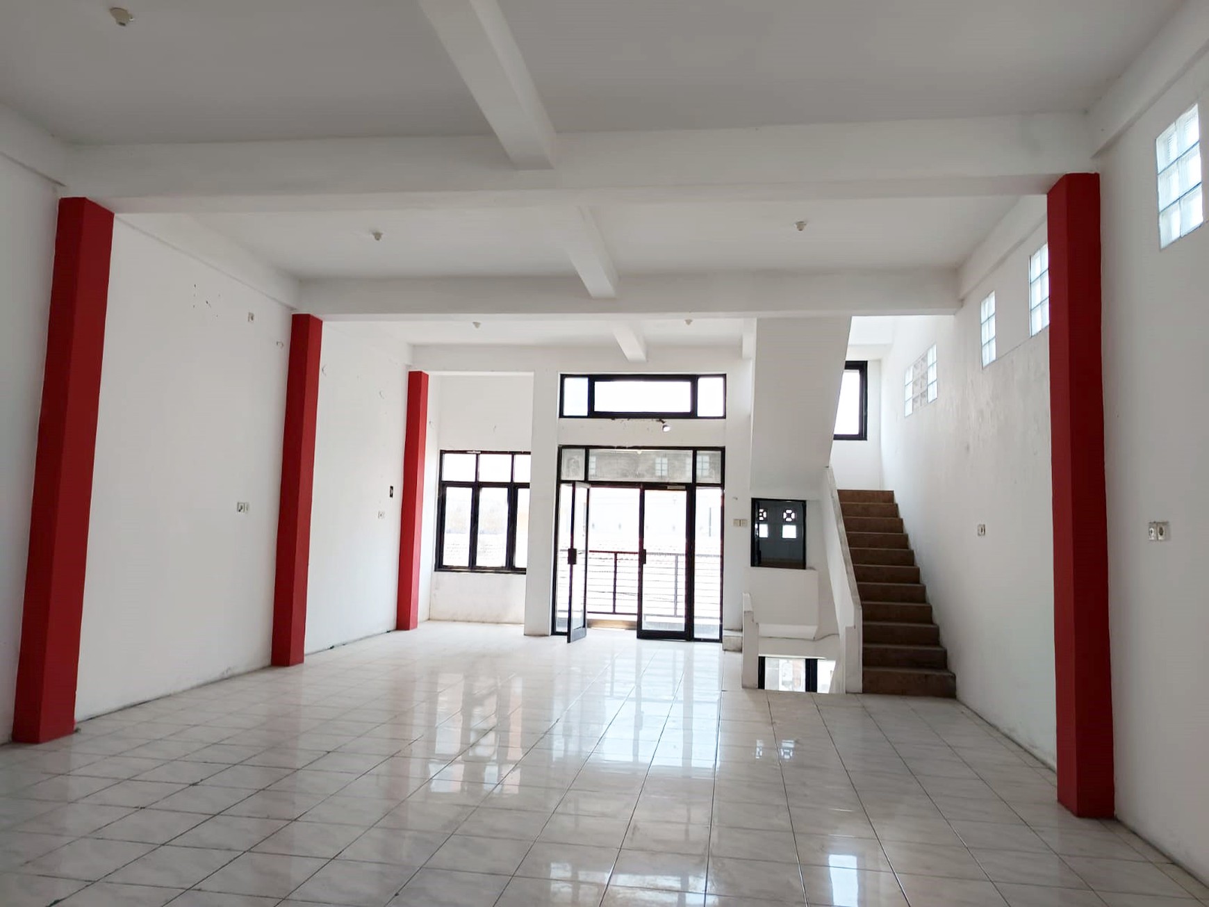 Ruko di Siwalankerto Timur, 2 Lantai, Hadap Timur, Siap Pakai.... Bisa disewakan !!!