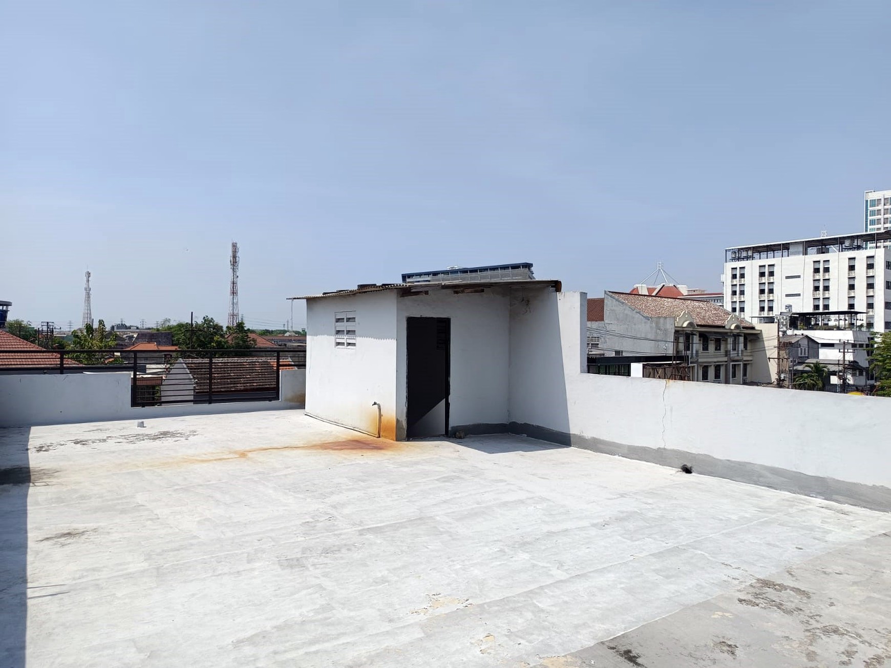 Ruko di Siwalankerto Timur, 2 Lantai, Hadap Timur, Siap Pakai.... Bisa disewakan !!!