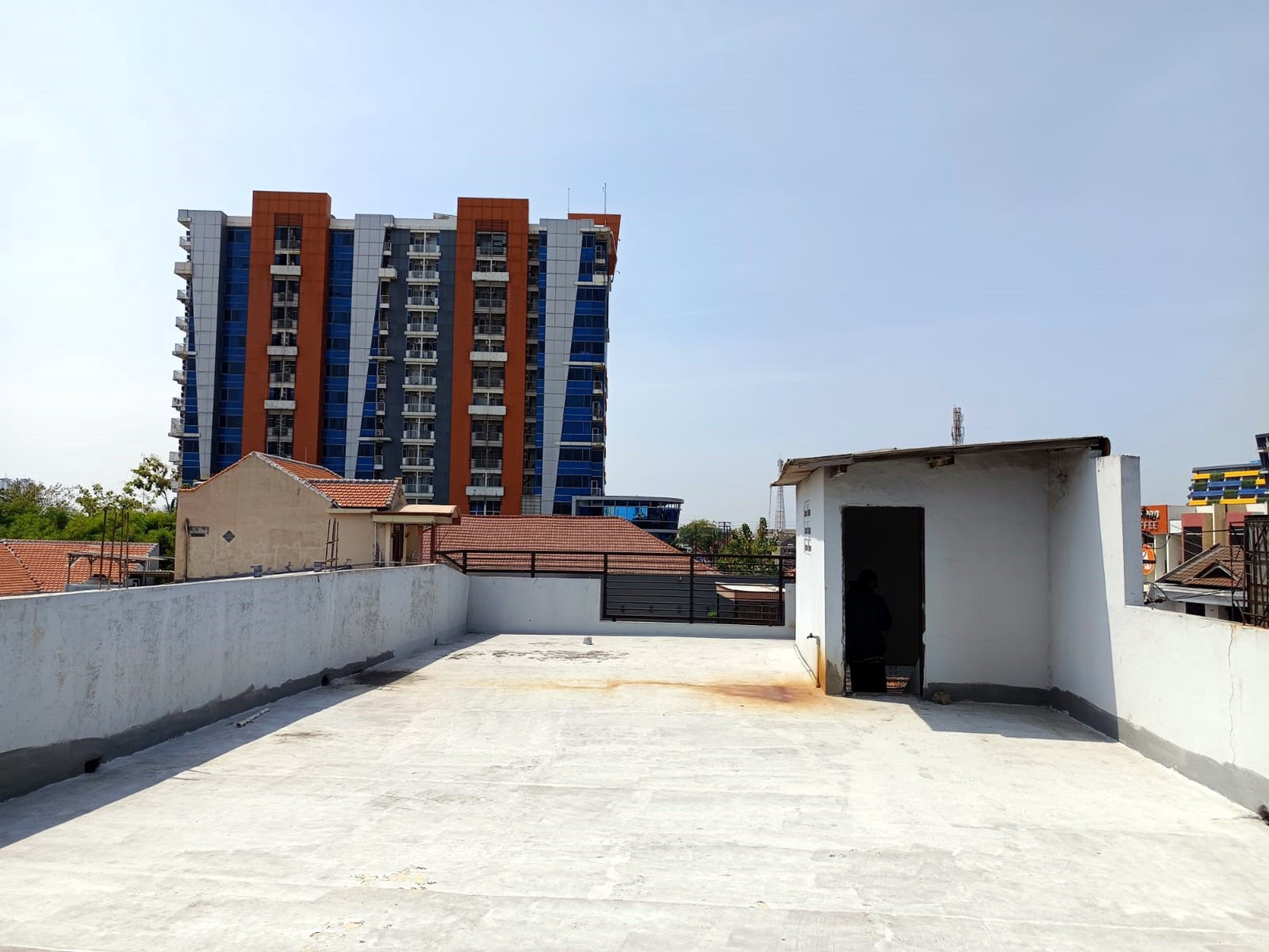 Ruko di Siwalankerto Timur, 2 Lantai, Hadap Timur, Siap Pakai.... Bisa disewakan !!!