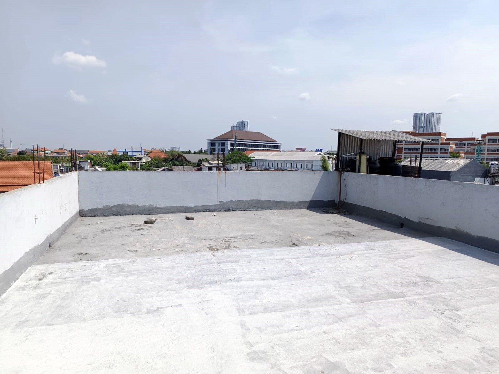 Ruko di Siwalankerto Timur, 2 Lantai, Hadap Timur, Siap Pakai.... Bisa disewakan !!!