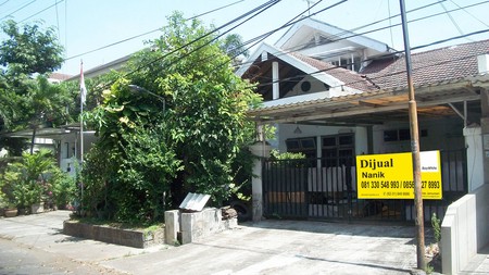 Rumah di Kertajaya Indah Tengah Surabaya Timur, Luas tanah 18 x 40 m2, Bisa untuk rumah tinggal / kantor, Row Jalan Lebar