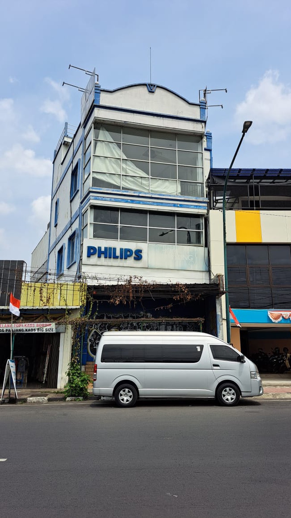 Ruko 3 Lantai Lokasi Strategis Dekat Kawasan Wisata Malioboro Yogyakarta 