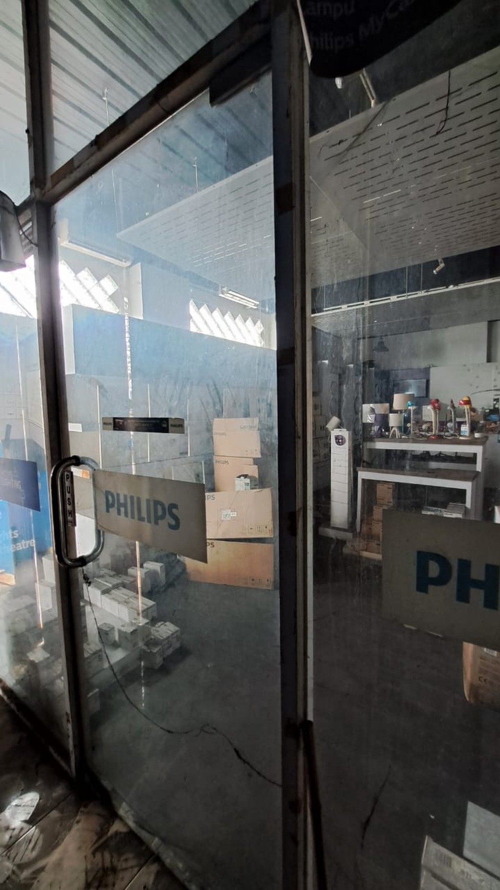 Ruko 3 Lantai Lokasi Strategis Dekat Kawasan Wisata Malioboro Yogyakarta 