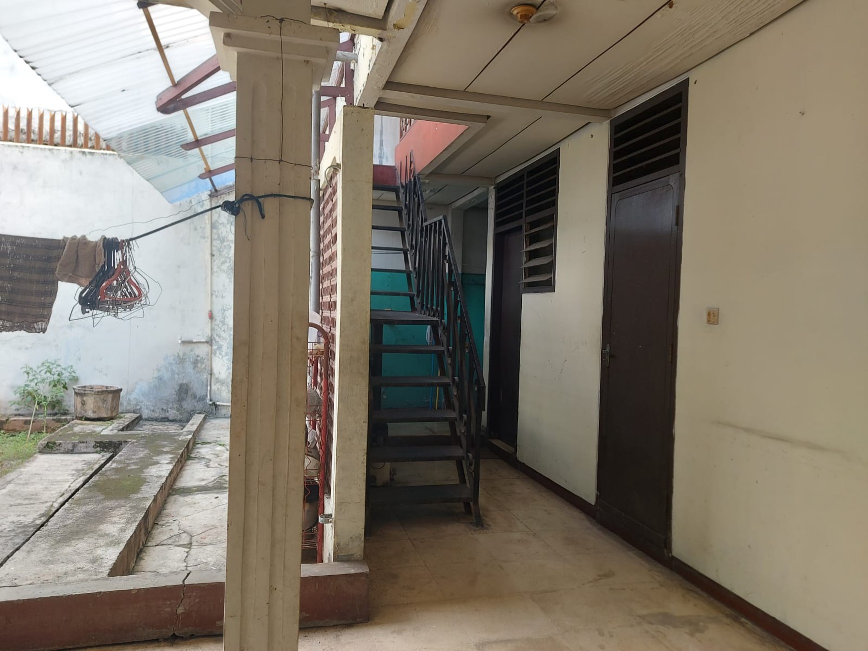 Rumah Siap Huni Lokasi Jakarta Selatan dengan Luas 560 m2 Bangunan 330 m2 SHM
