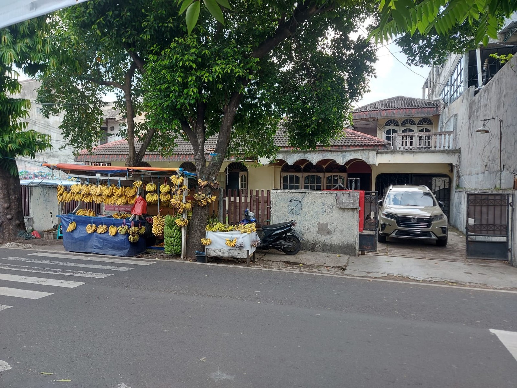 Rumah Siap Huni Lokasi Jakarta Selatan dengan Luas 560 m2 Bangunan 330 m2 SHM