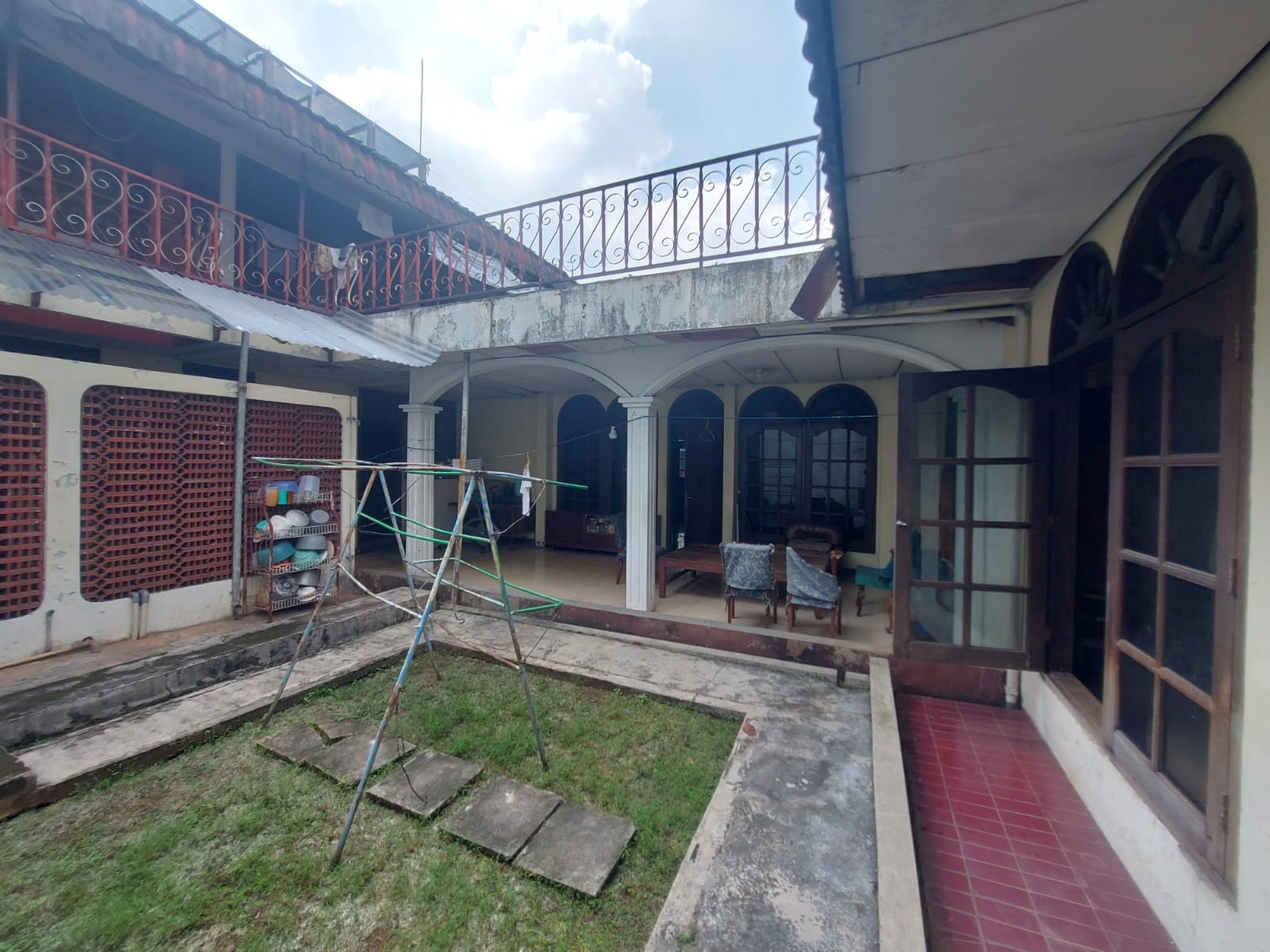Rumah Siap Huni Lokasi Jakarta Selatan dengan Luas 560 m2 Bangunan 330 m2 SHM