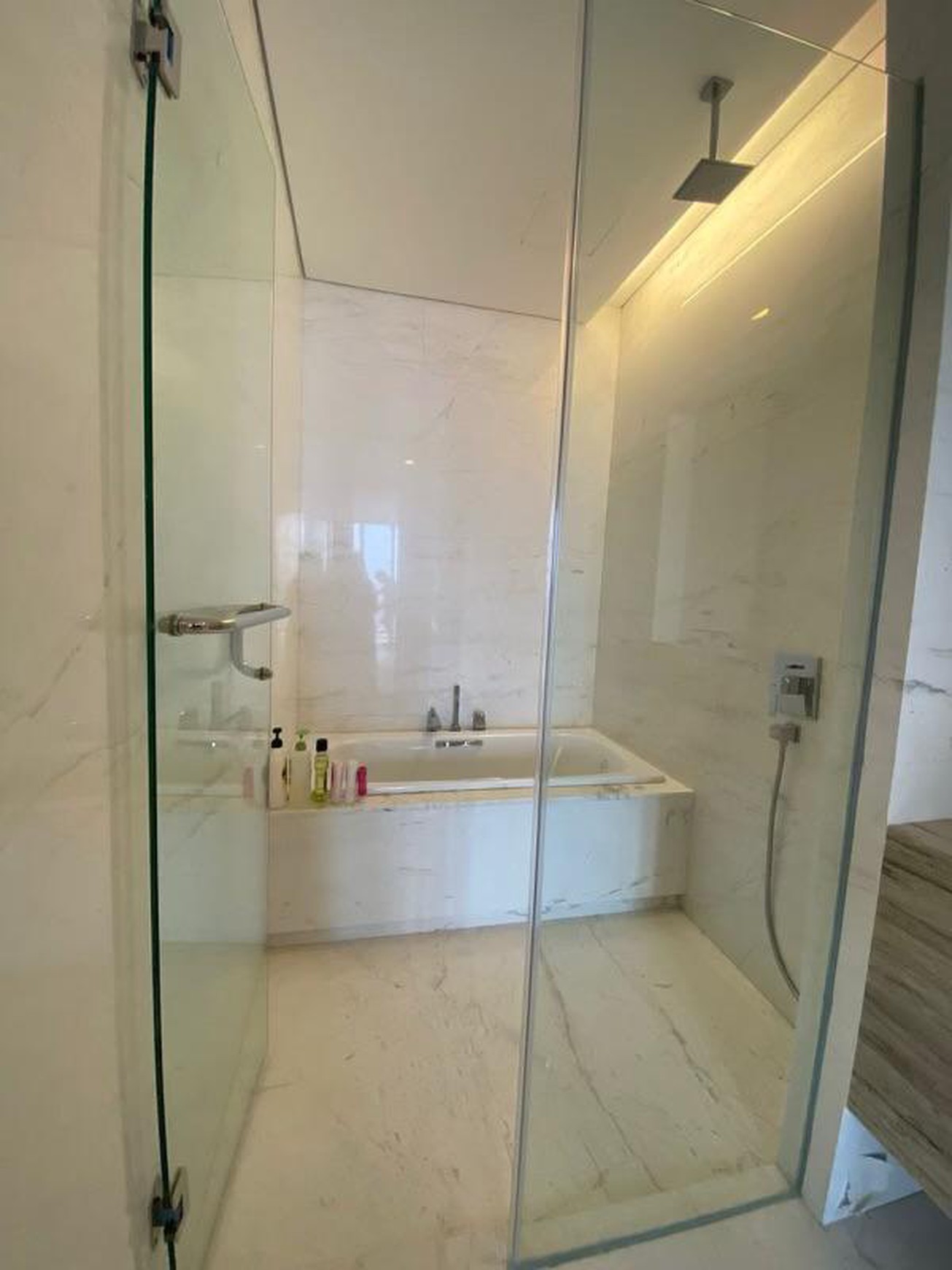 Dijual Cepat! Apartemen Izzara - South Tower, Jakarta Selatan