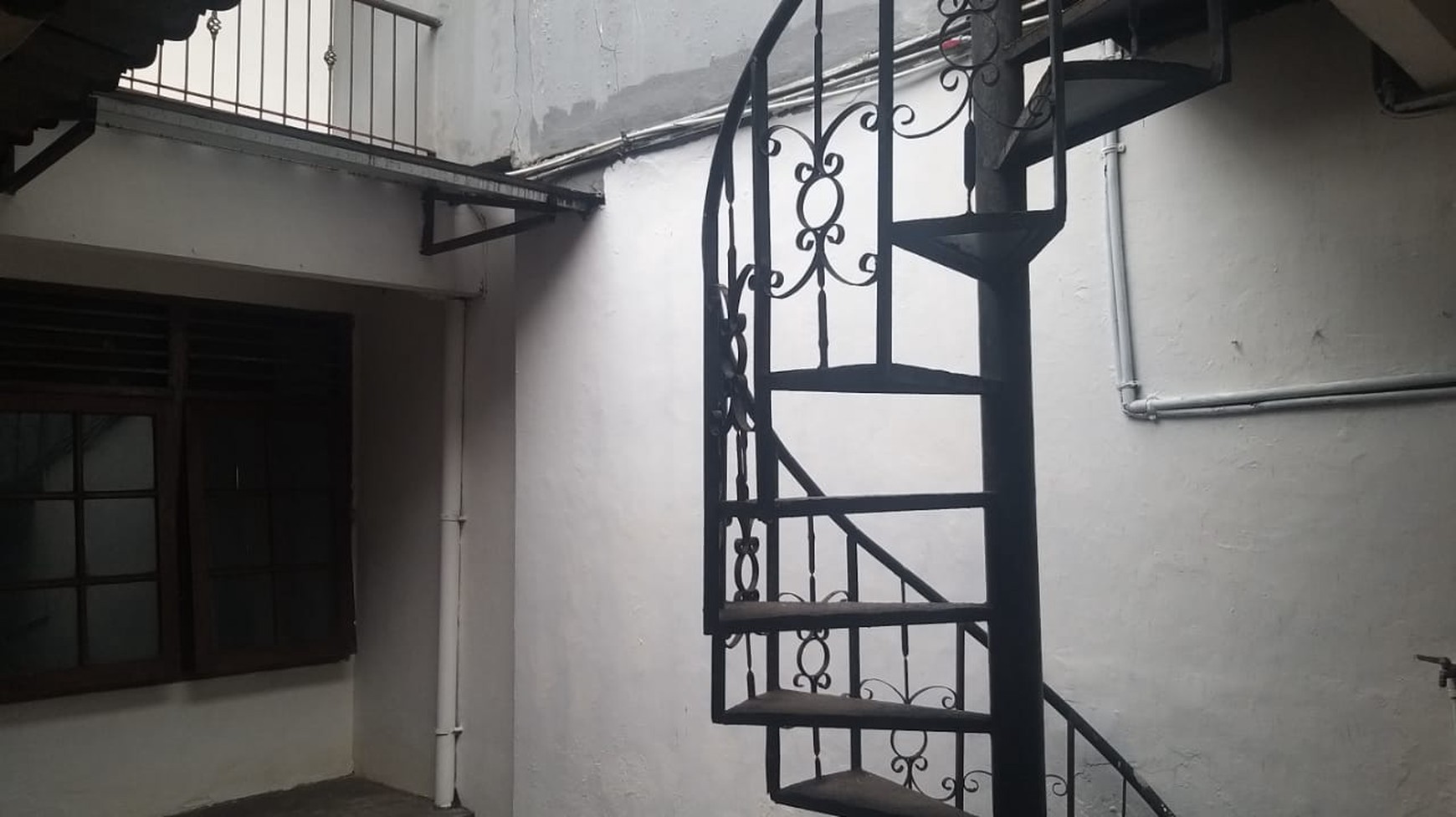 Rumah 1 1/2 Lantai Disewakan di Tebet Jaksel