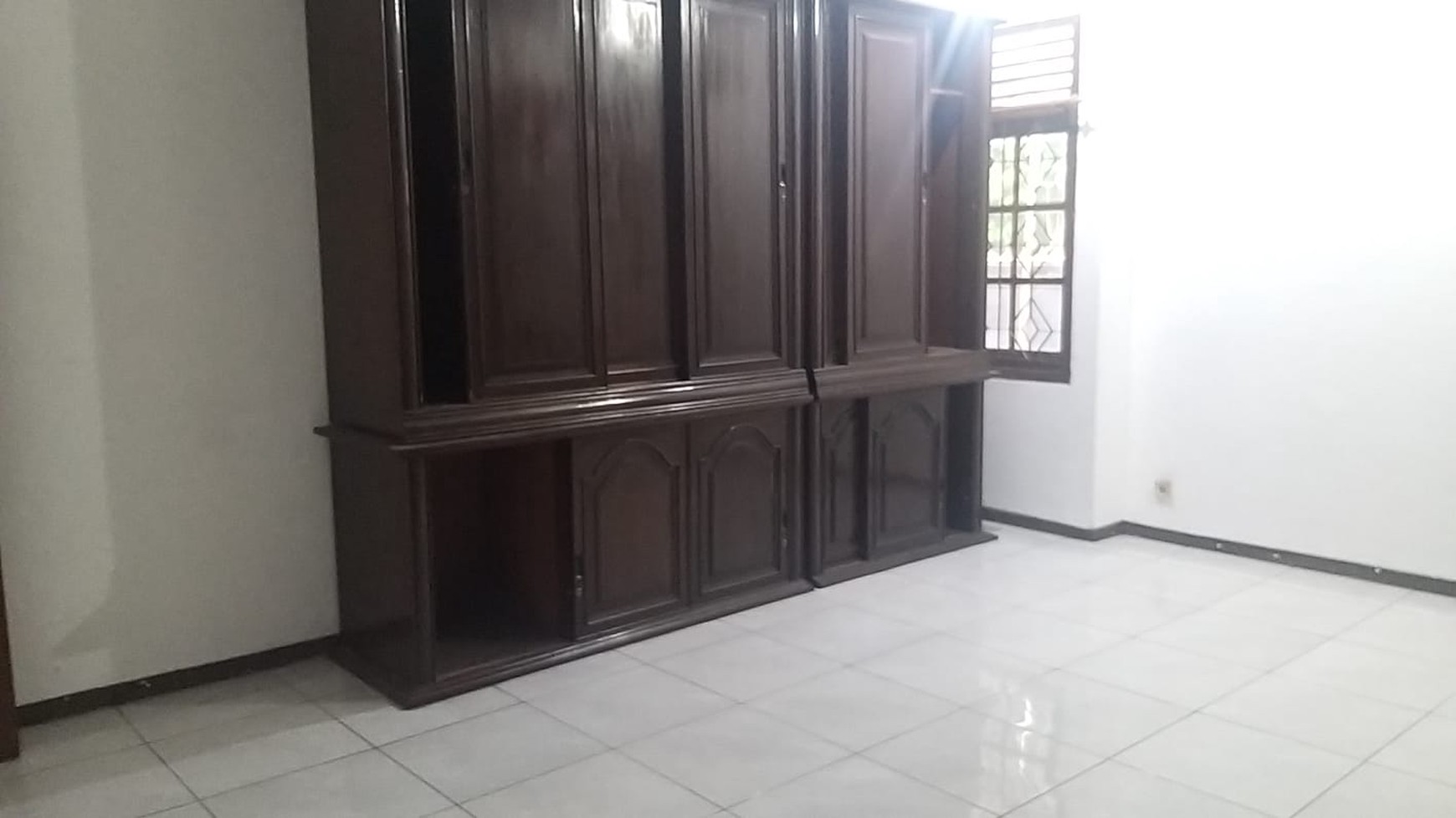 Rumah 1 1/2 Lantai Disewakan di Tebet Jaksel
