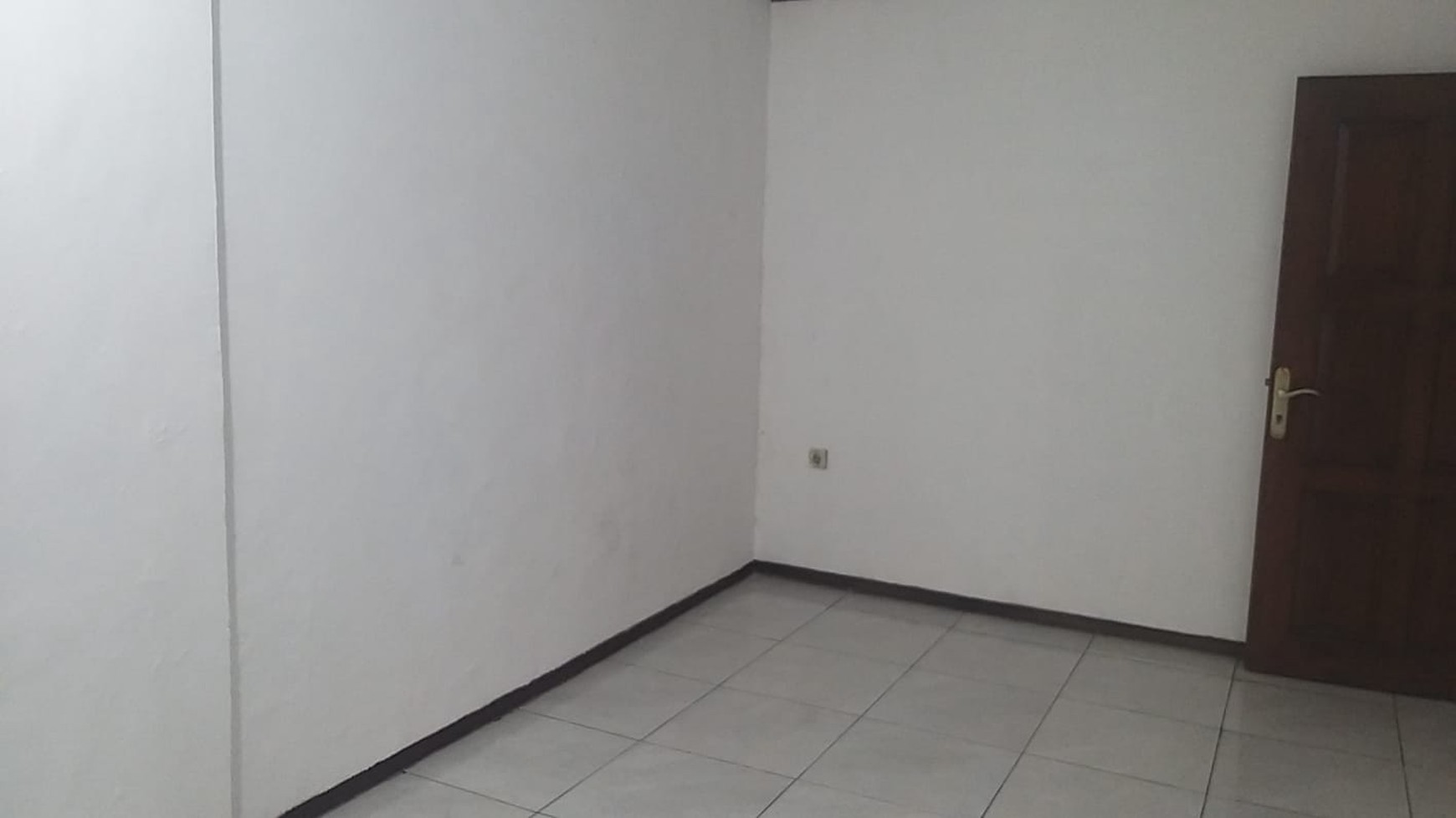Rumah 1 1/2 Lantai Disewakan di Tebet Jaksel