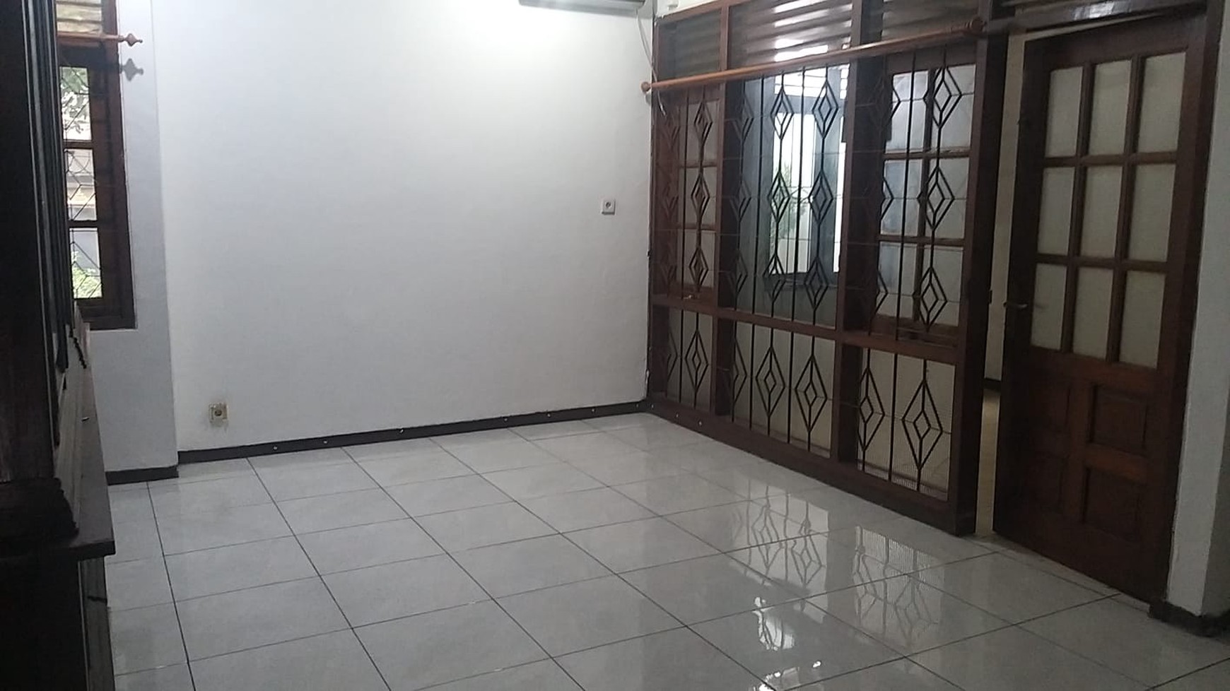 Rumah 1 1/2 Lantai Disewakan di Tebet Jaksel