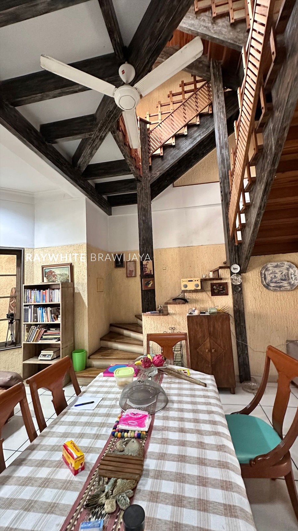 Rumah Area Taman Cirendeu Lokasi Strategis