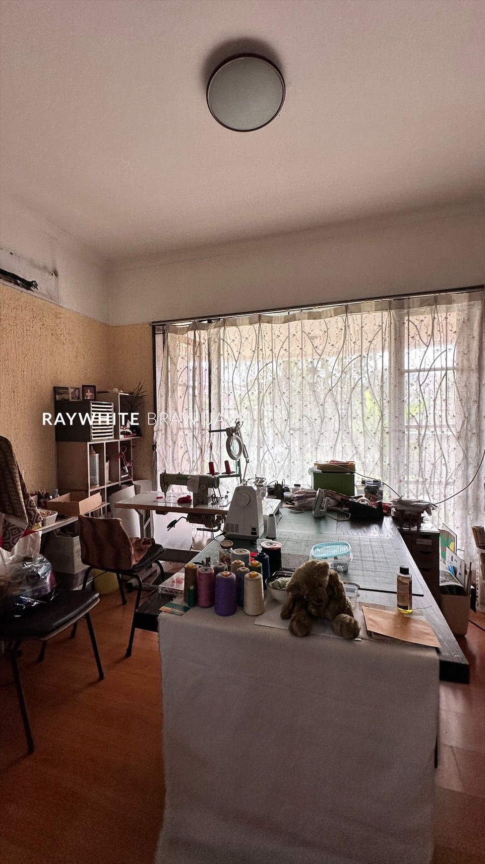 Rumah Area Taman Cirendeu Lokasi Strategis