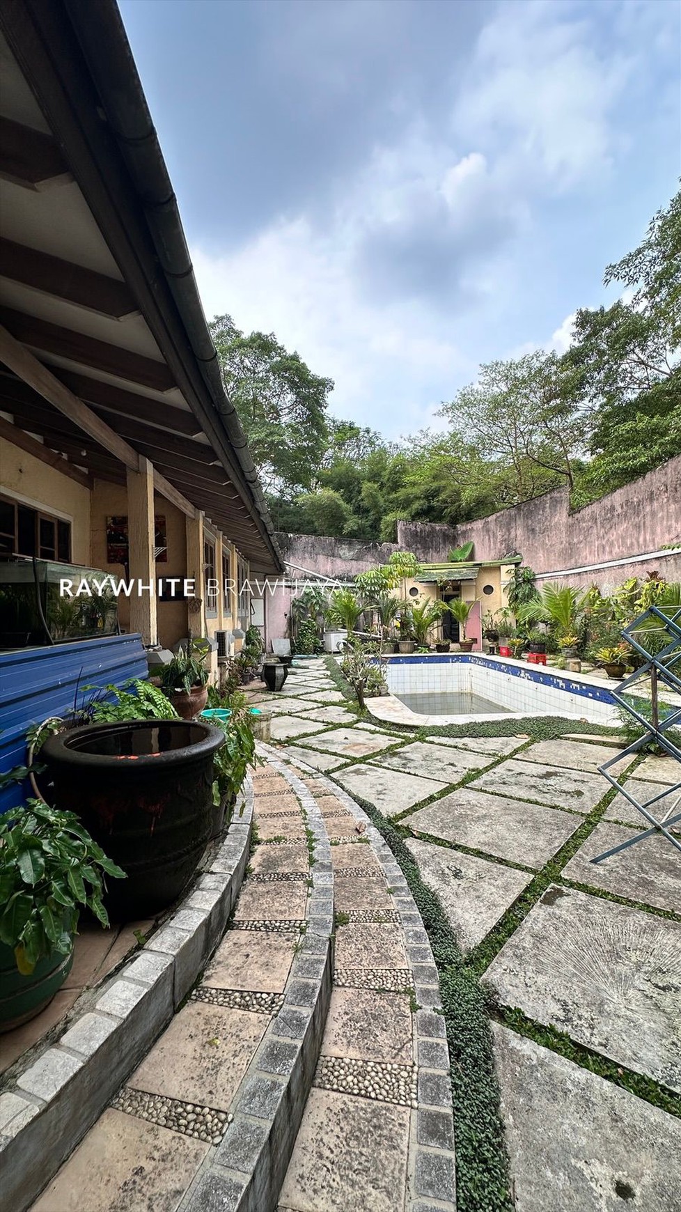 Rumah Area Taman Cirendeu Lokasi Strategis