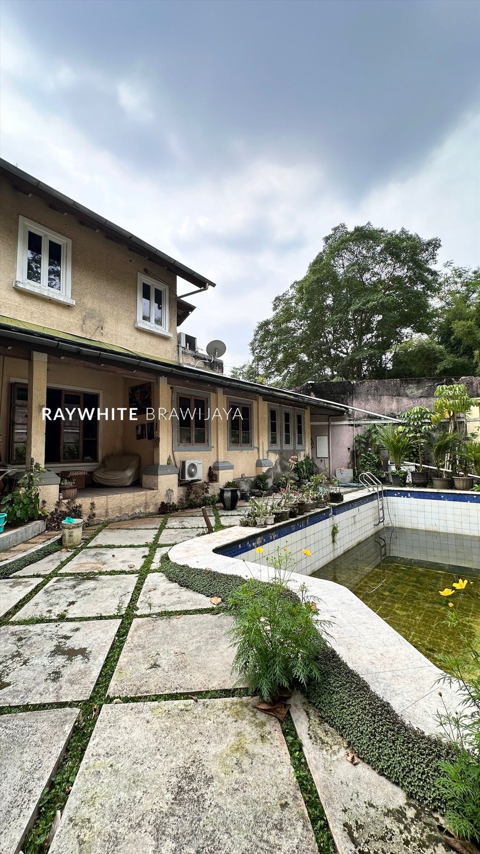 Rumah Area Taman Cirendeu Lokasi Strategis