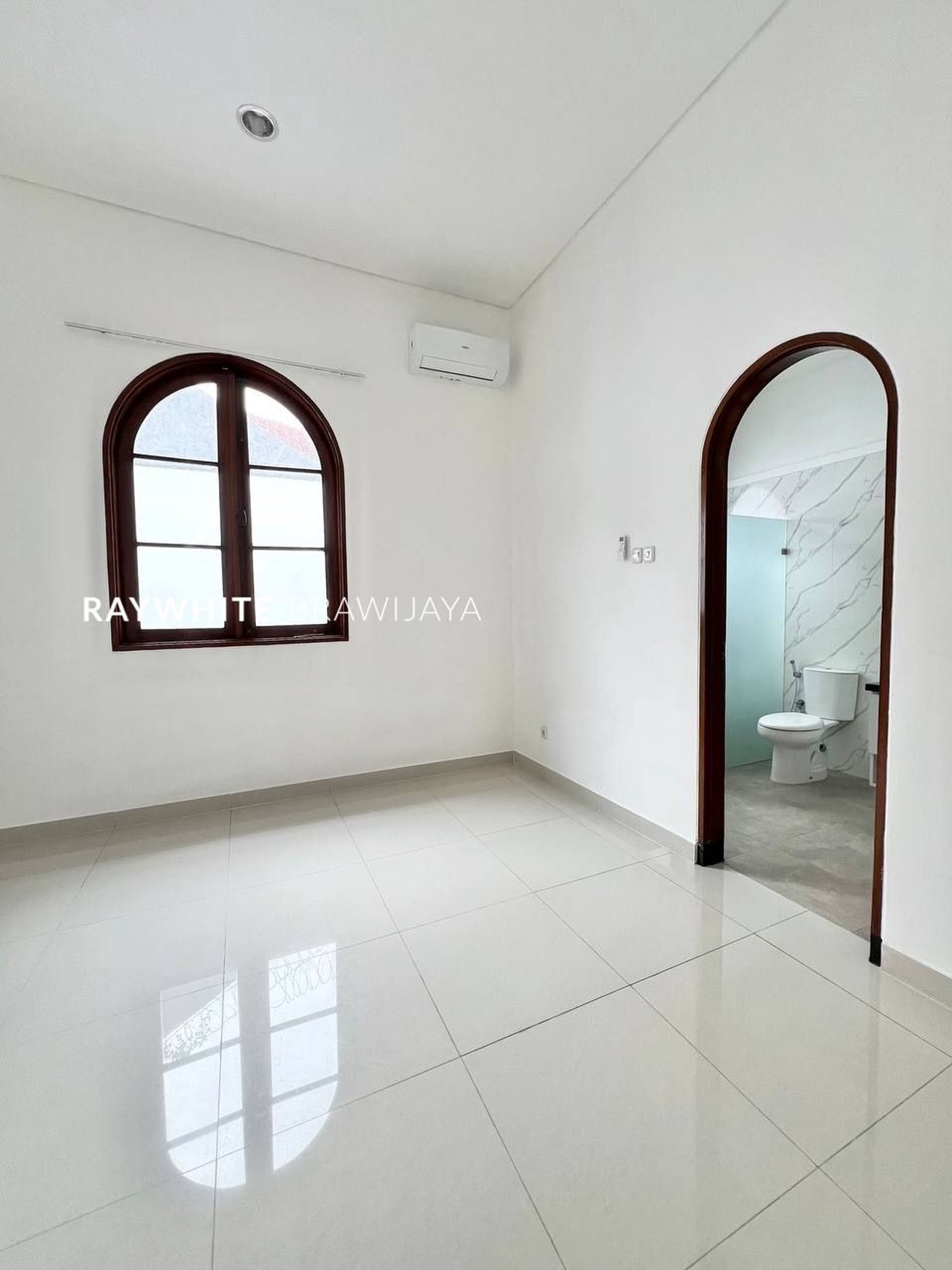 Rumah Siap Huni Lingkungan Tenang Area Kemang Dalam