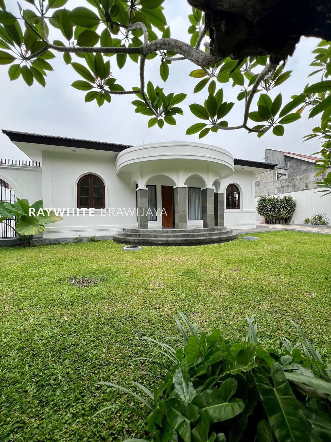 Rumah Siap Huni Lingkungan Tenang Area Kemang Dalam