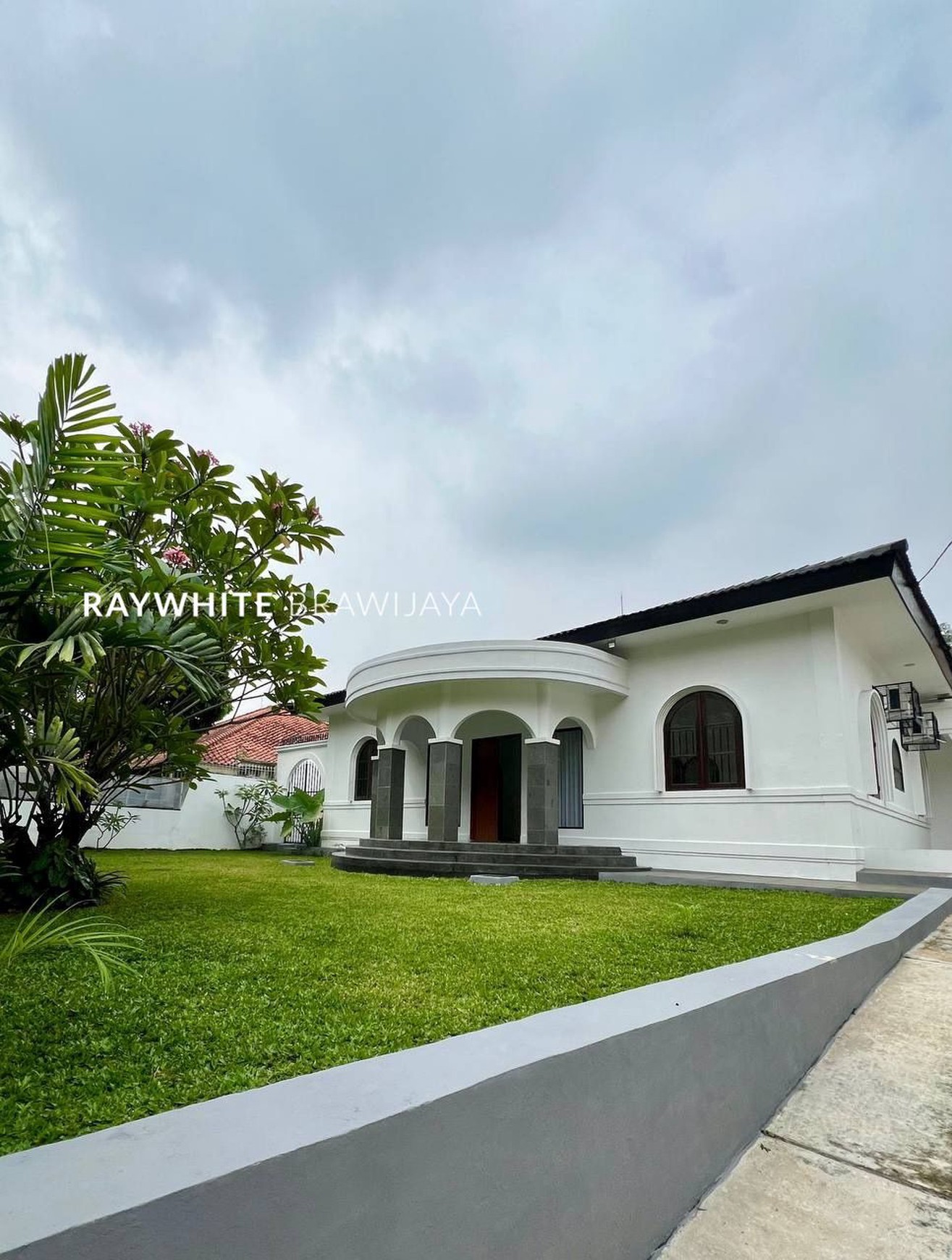 Rumah Siap Huni Lingkungan Tenang Area Kemang Dalam