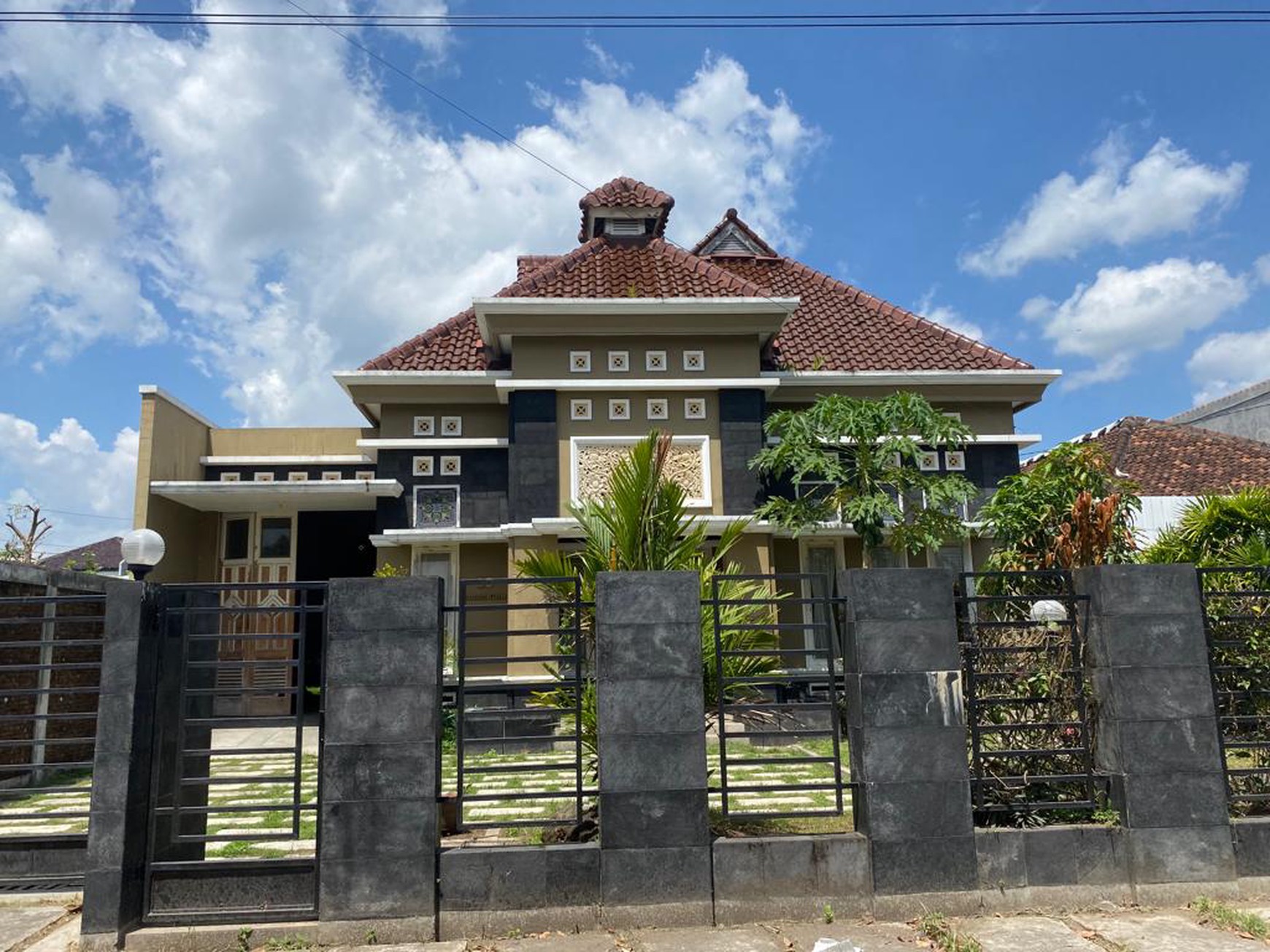 Rumah Mewah Luas 684 Meter Persegi Lokasi Utara Transmart Maguwoharjo 
