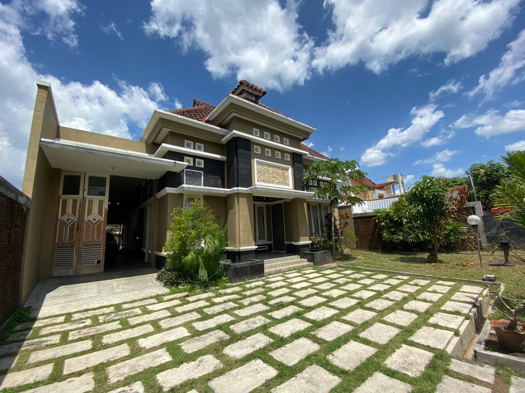 Rumah Mewah Luas 684 Meter Persegi Lokasi Utara Transmart Maguwoharjo 